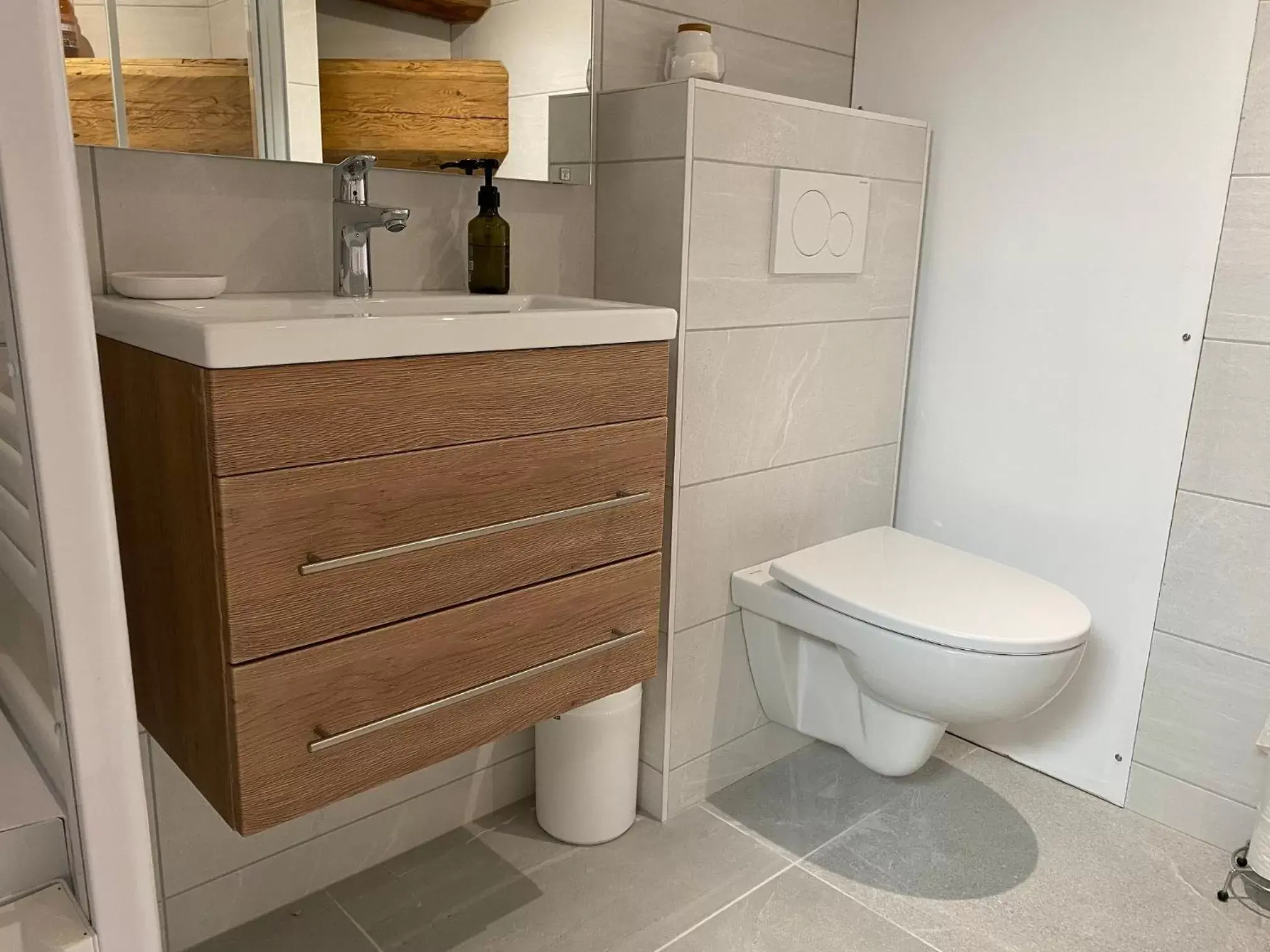 Toilet, Bathroom in Clos de Mont July, architecture XVIIIe au cœur de la nature