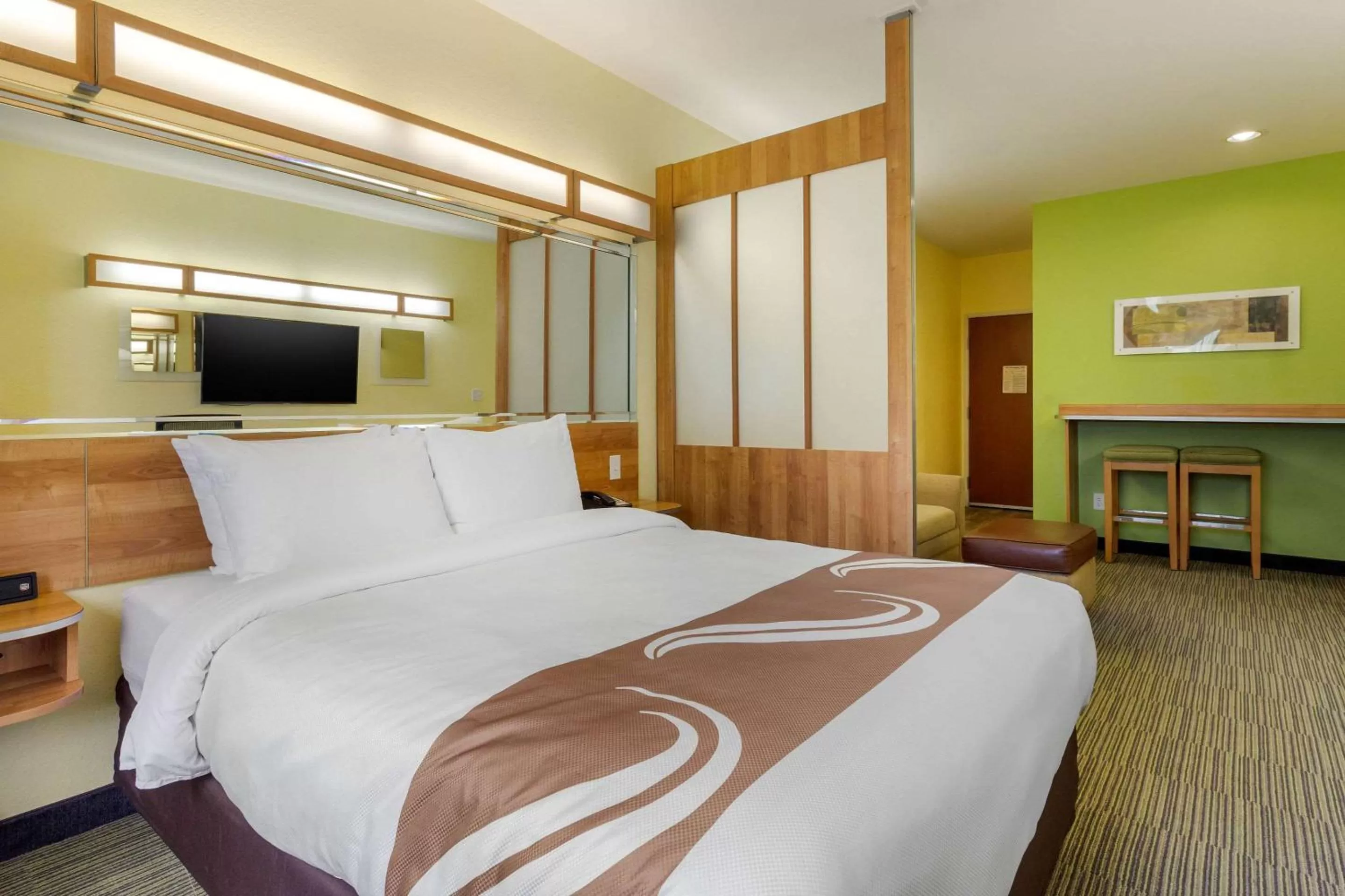 Photo of the whole room, Bed in Quality Inn & Suites Lehigh Acres Fort Myers