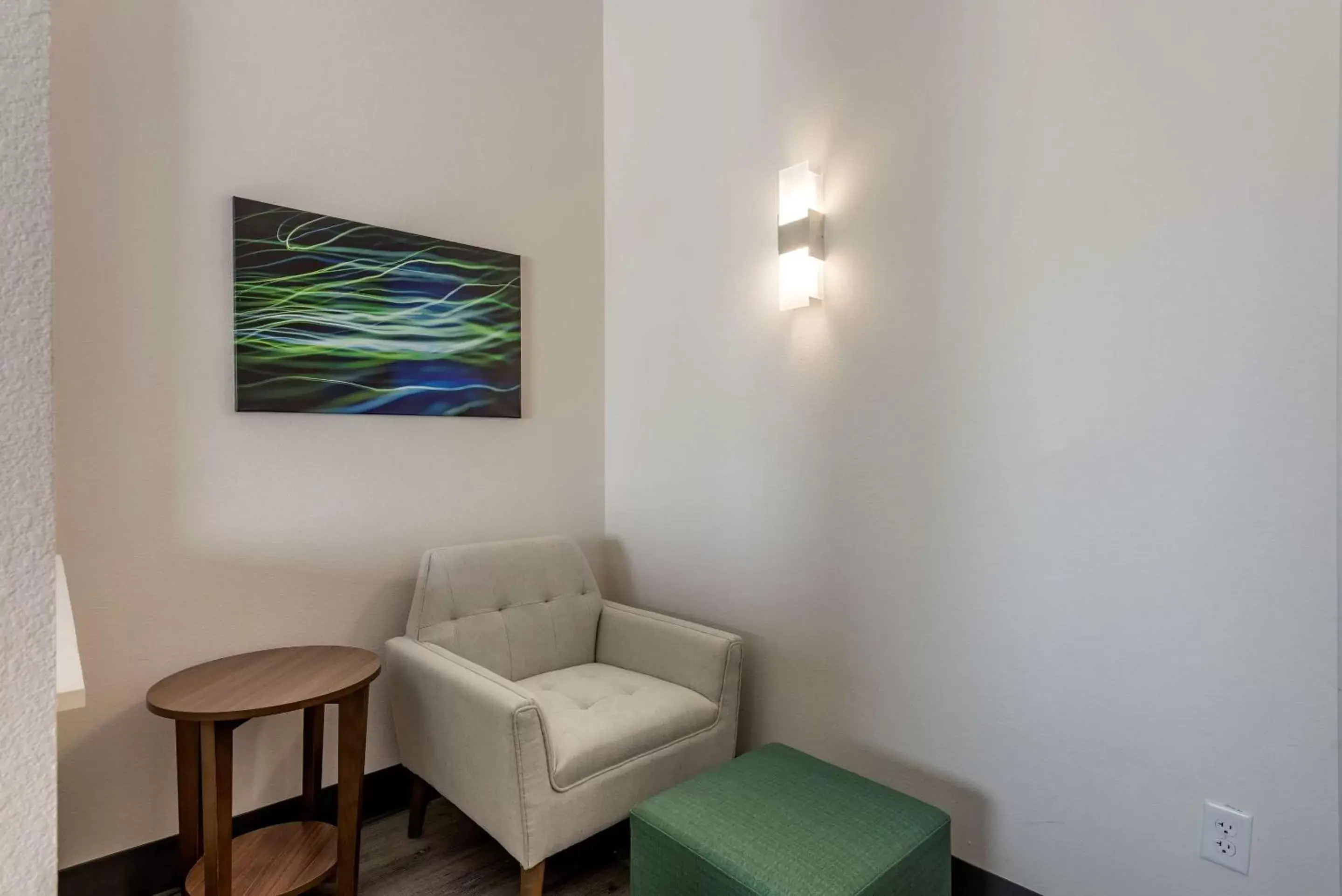 Bedroom, Seating Area in Comfort Suites Colorado Springs East -Medical Center Area