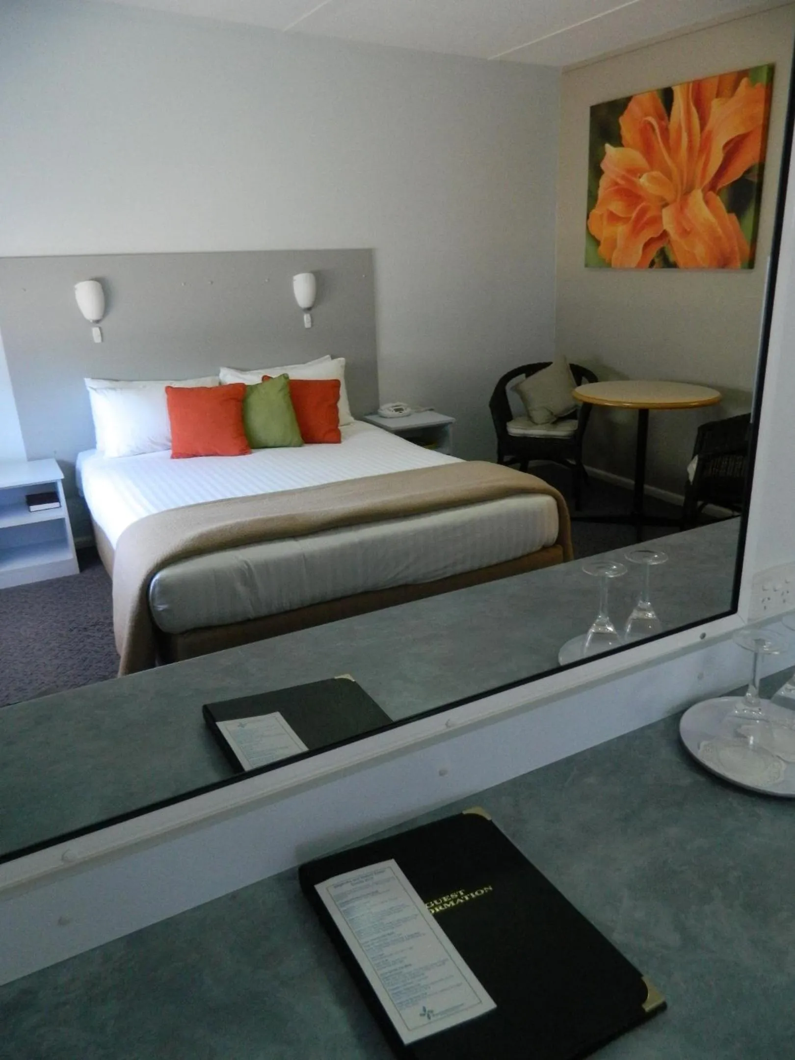 Bed in Orana Windmill Motel