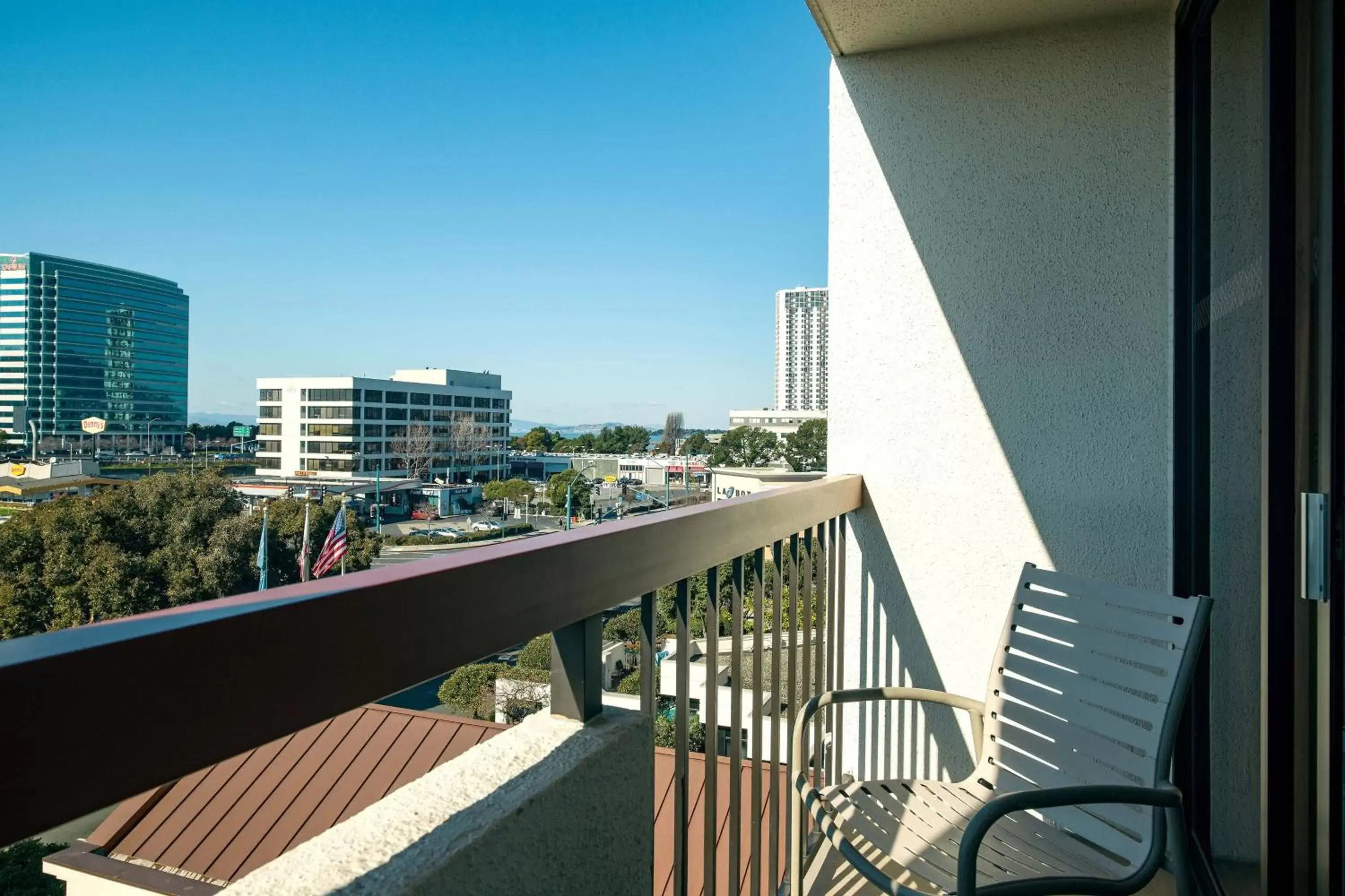 Photo of the whole room in Four Points by Sheraton - San Francisco Bay Bridge