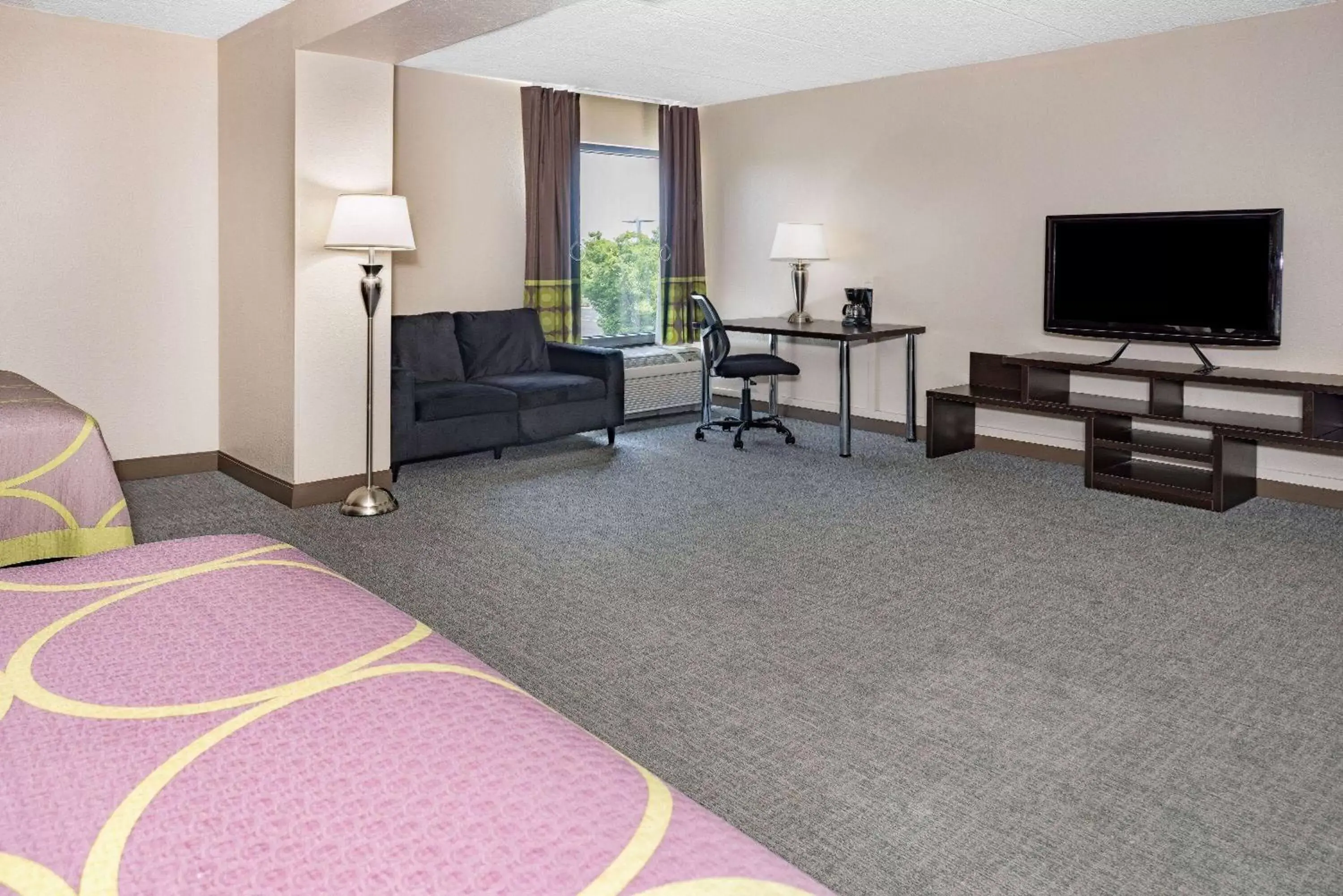 Photo of the whole room, TV/Entertainment Center in Super 8 by Wyndham Mount Laurel