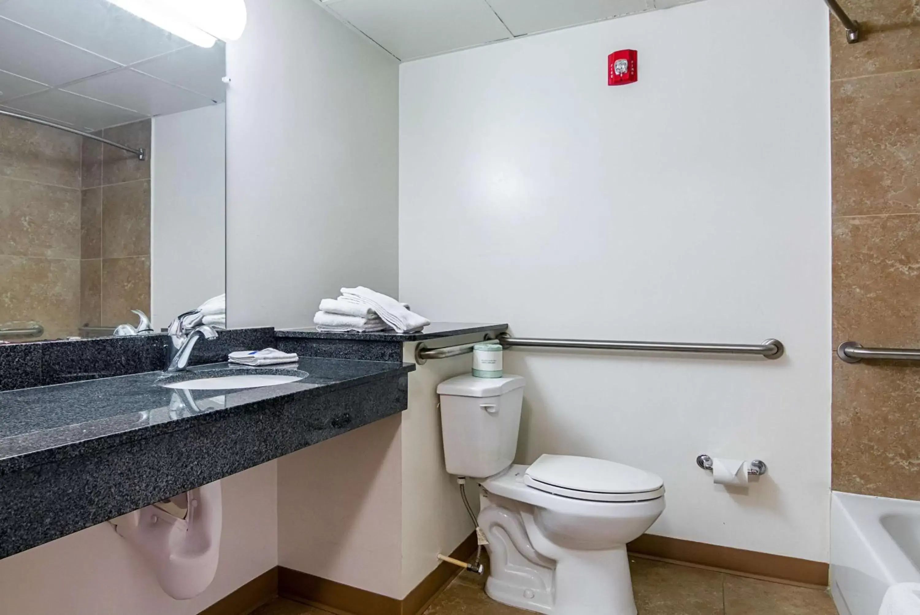 Toilet, Bathroom in Motel 6-Jonesboro, GA