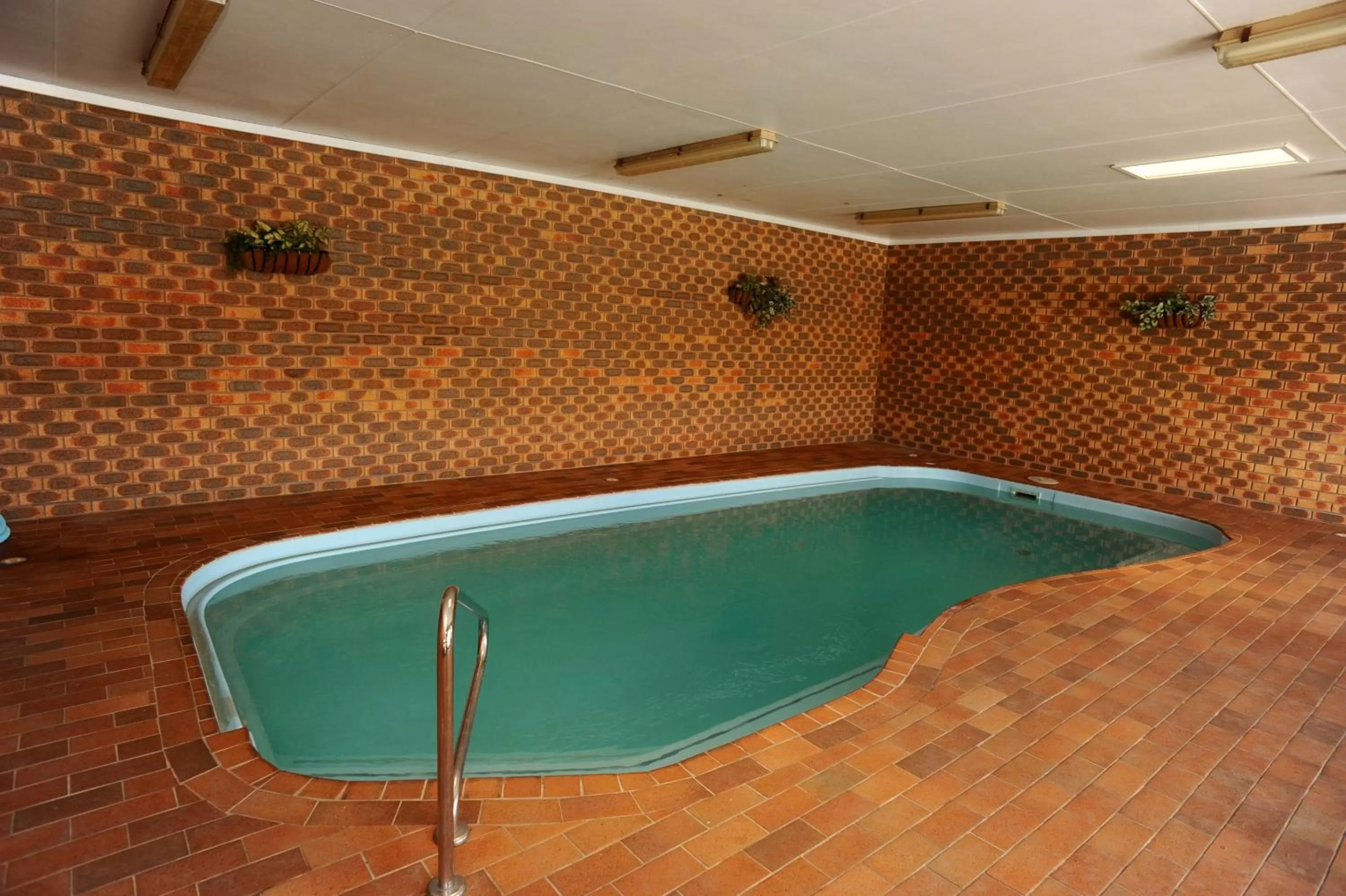Swimming pool in Horsham Mid City Court Motel