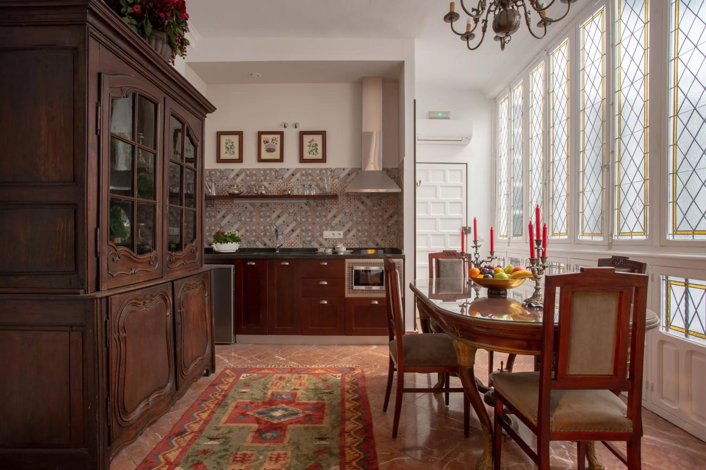 Kitchen or kitchenette in Suites Machado