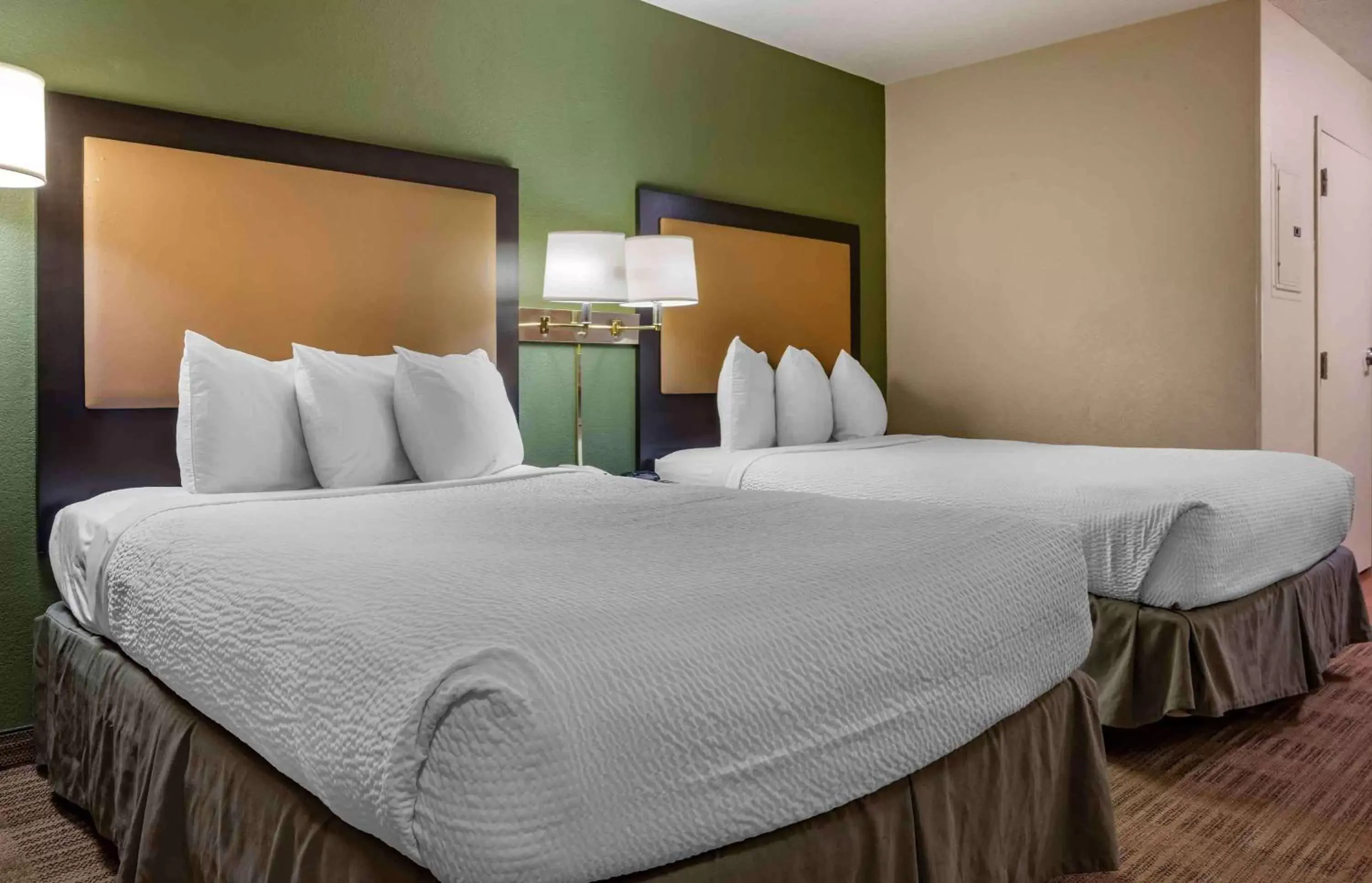 Bedroom, Bed in Extended Stay America Suites - Pittsburgh - West Mifflin