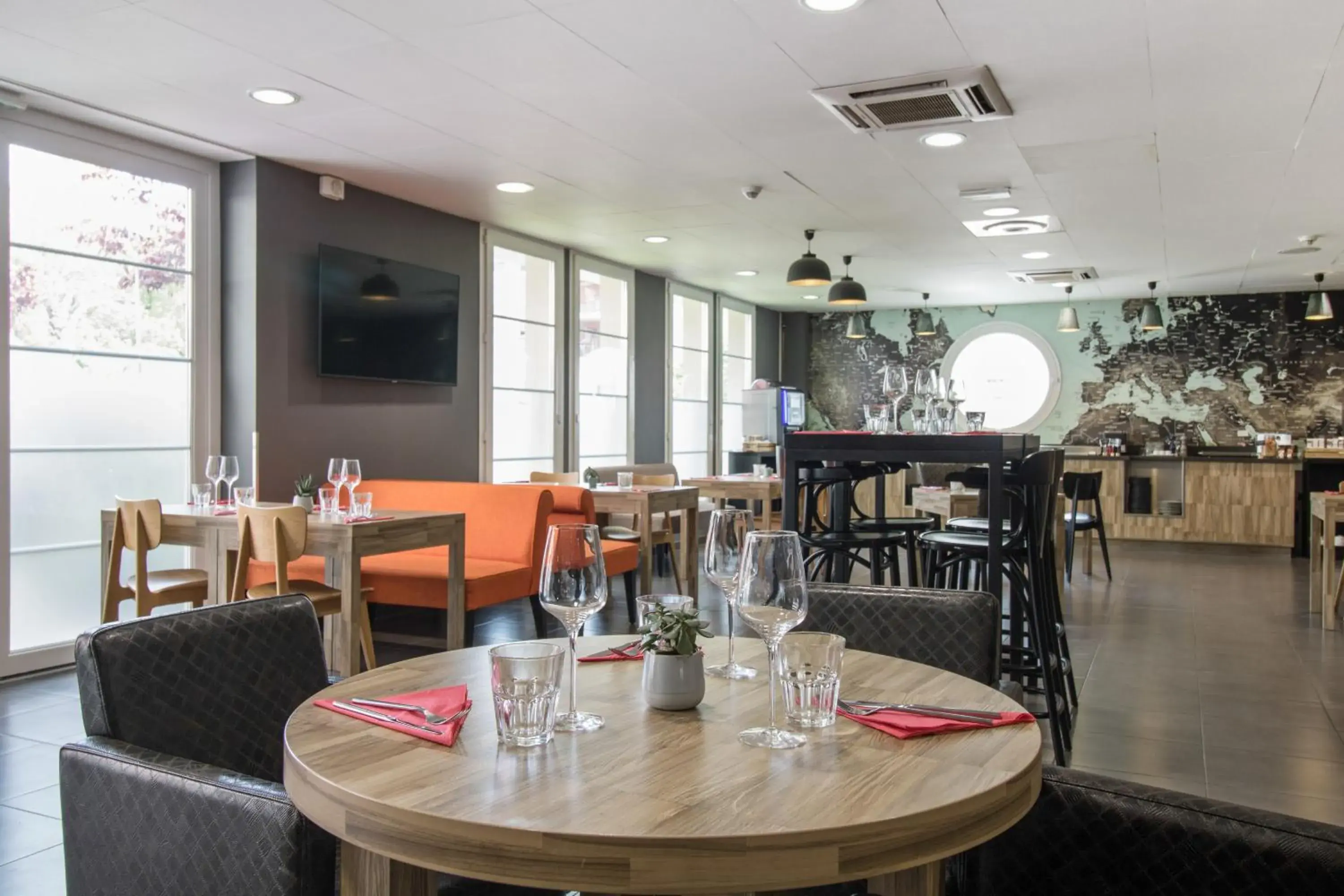 Restaurant/Places to Eat in Appart'City Confort Le Bourget - Aeroport