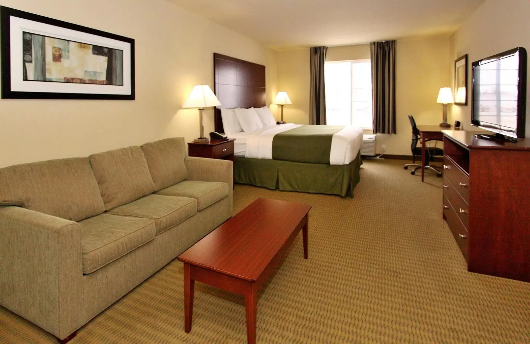 Photo of the whole room, Seating Area in Cobblestone Hotel & Suites - Knoxville