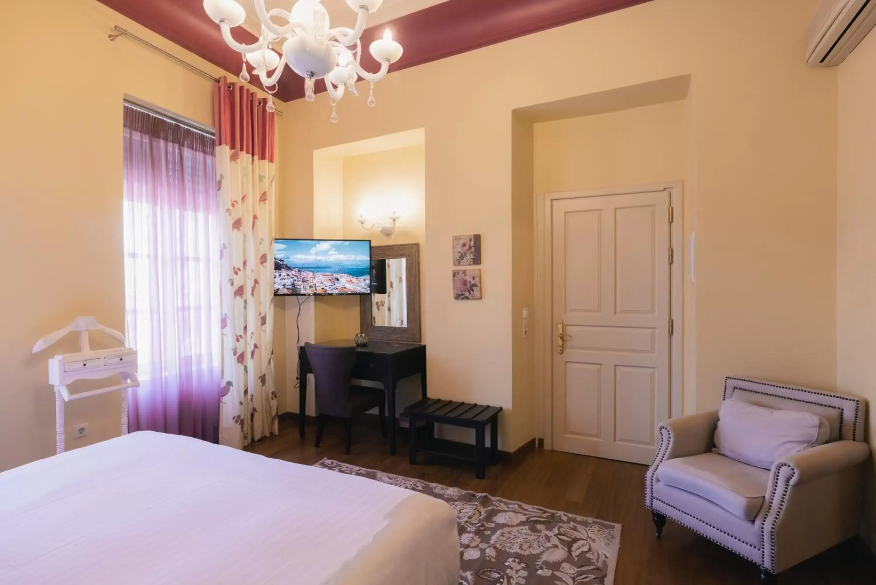 Photo of the whole room, Bed in Kastello Hotel