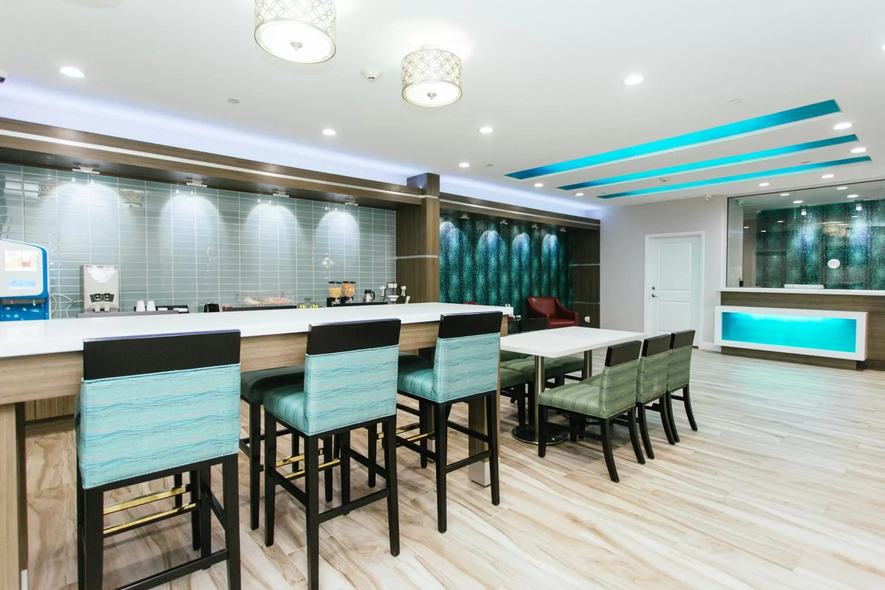 Lobby or reception in Express Inn - Spring Lobby or reception in Express Inn - Spring