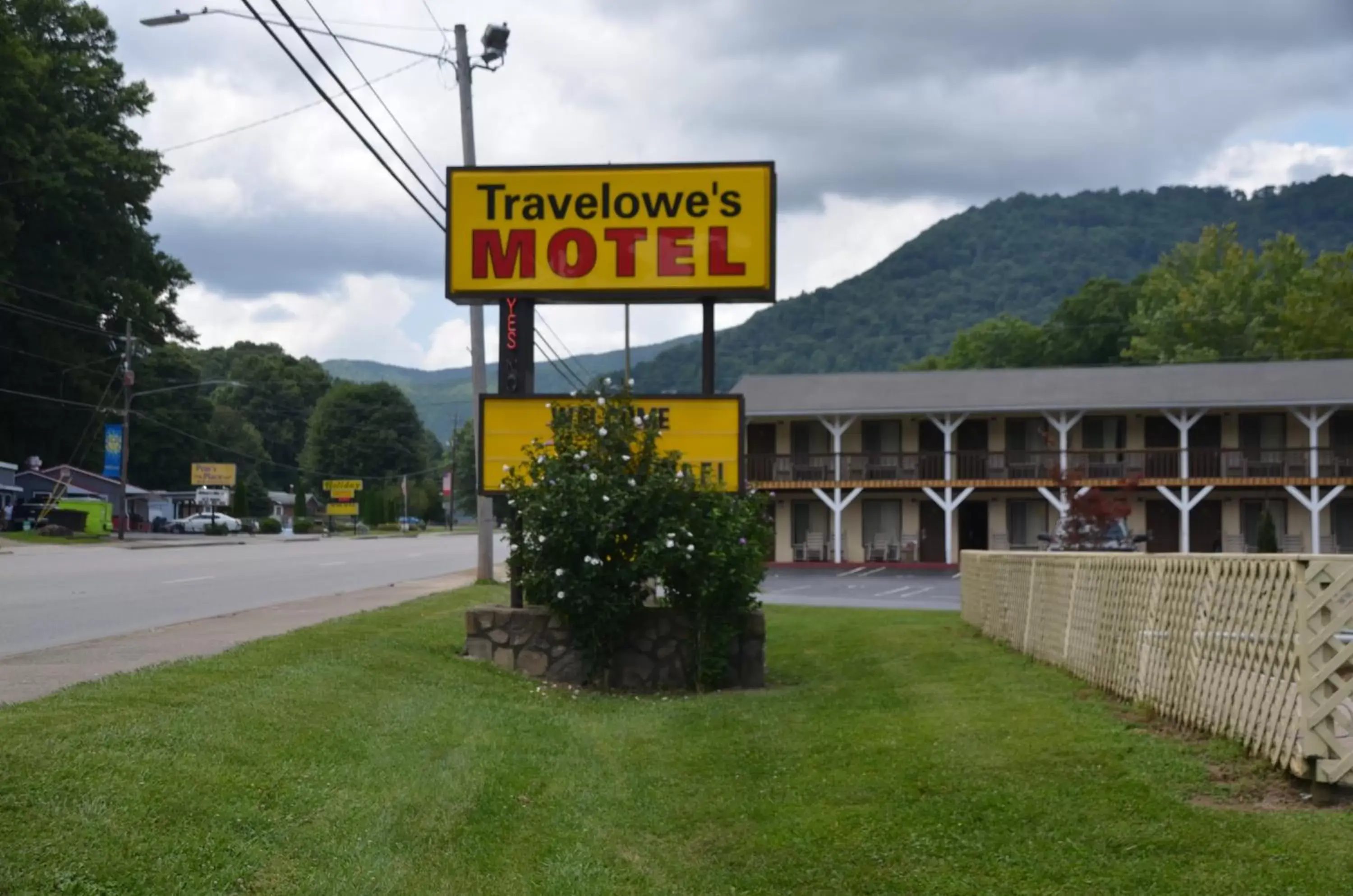 Property logo or sign, Property Building in Travelowes Motel - Maggie Valley