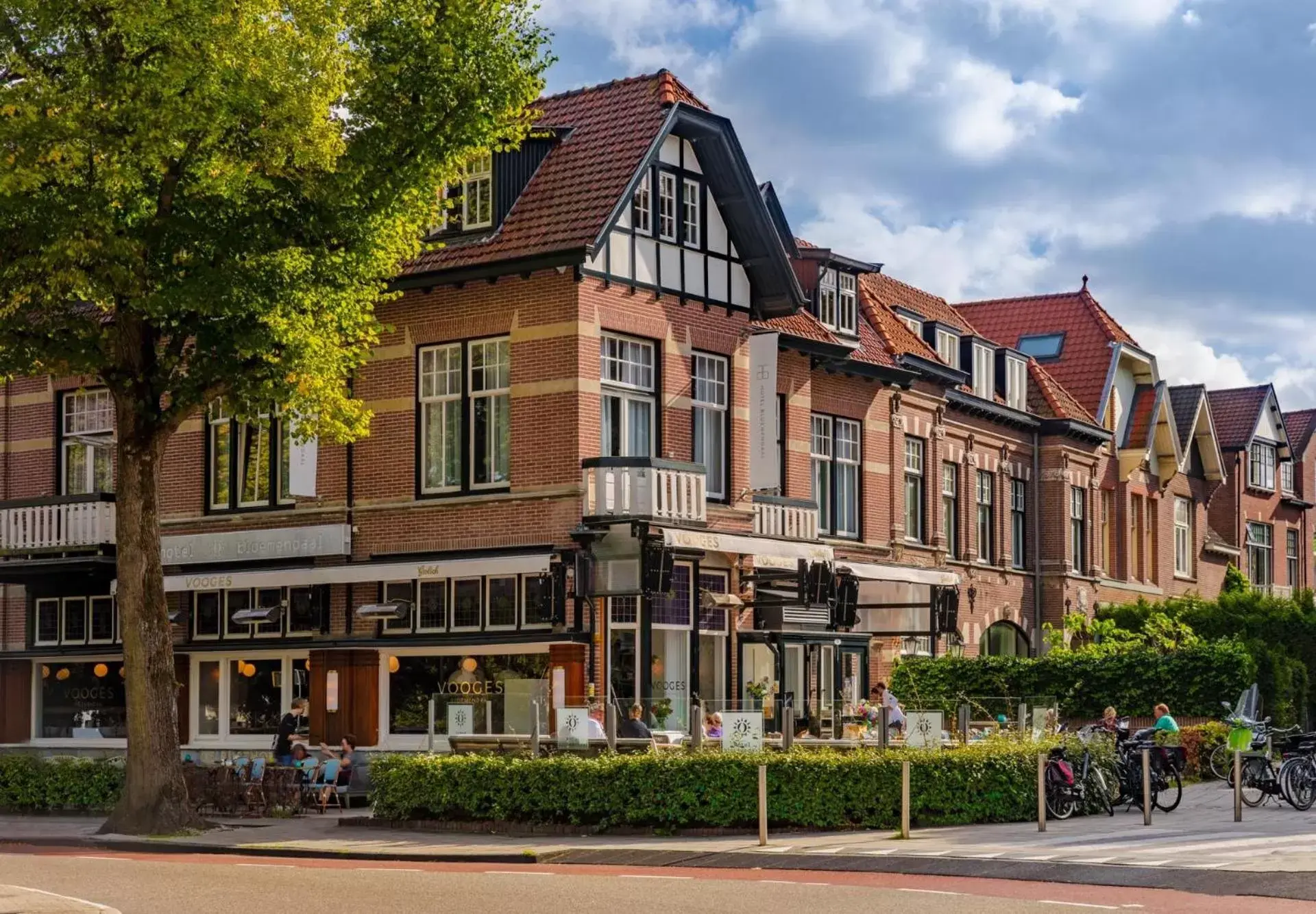 Property Building in Hotel Bloemendaal