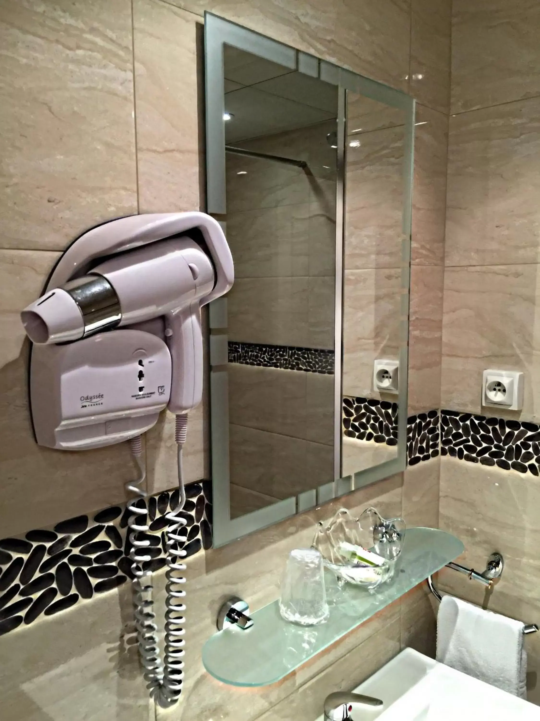 Area and facilities, Bathroom in Hotel Saint-Aignan