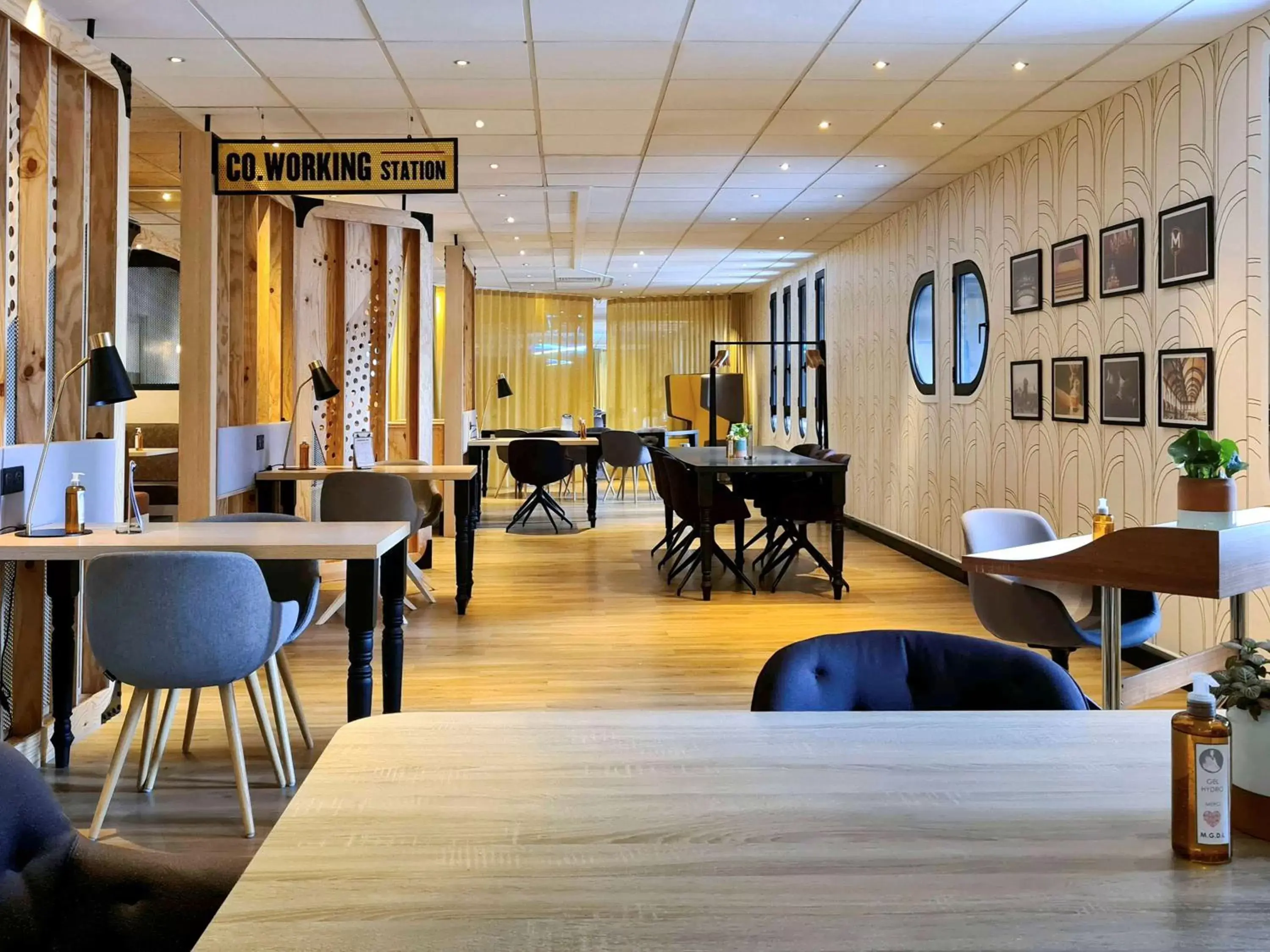 Lounge or bar, Restaurant/Places to Eat in Mercure Paris Gare De Lyon TGV
