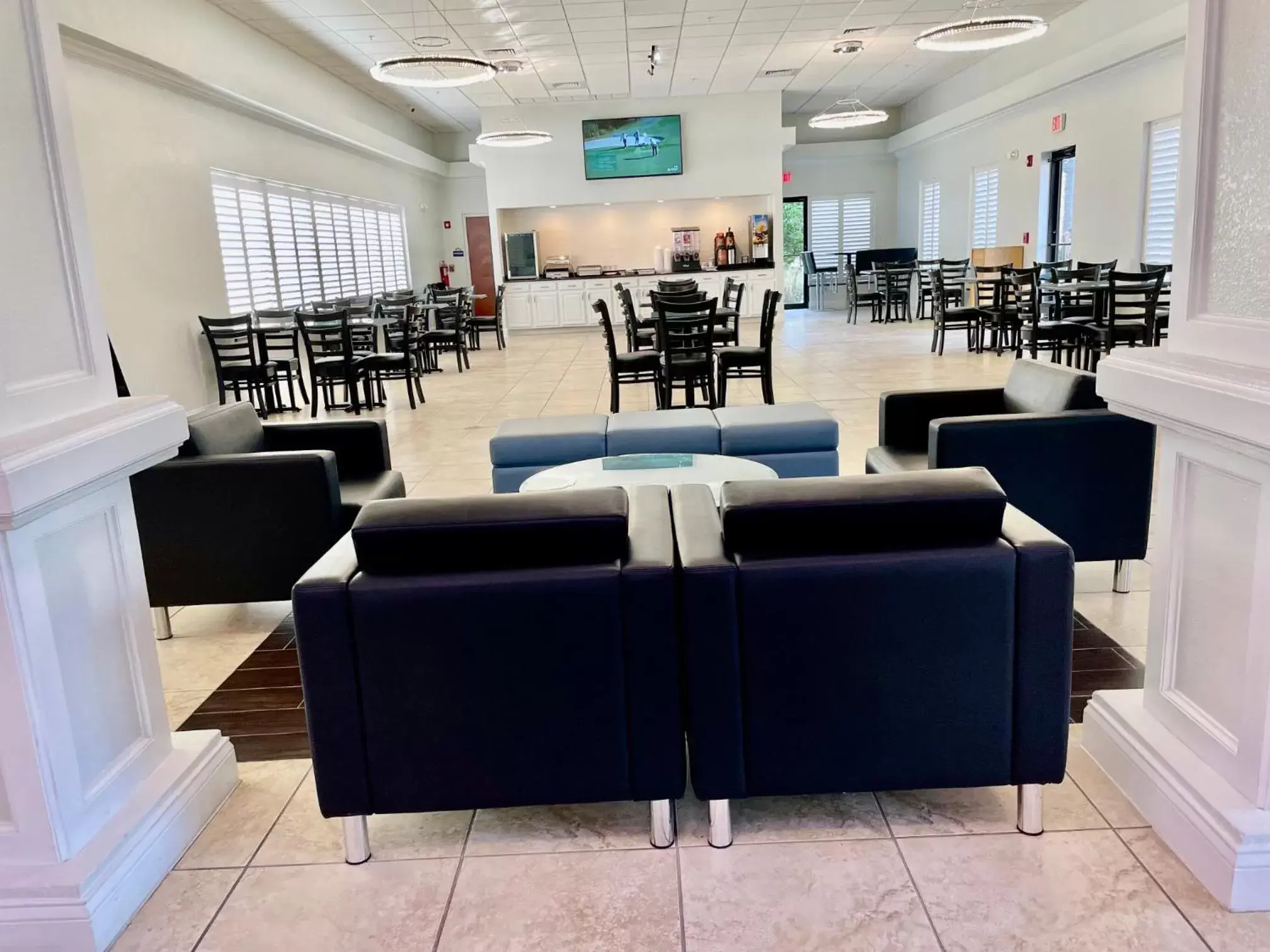 Lobby or reception in Days Inn & Suites by Wyndham Lakeland