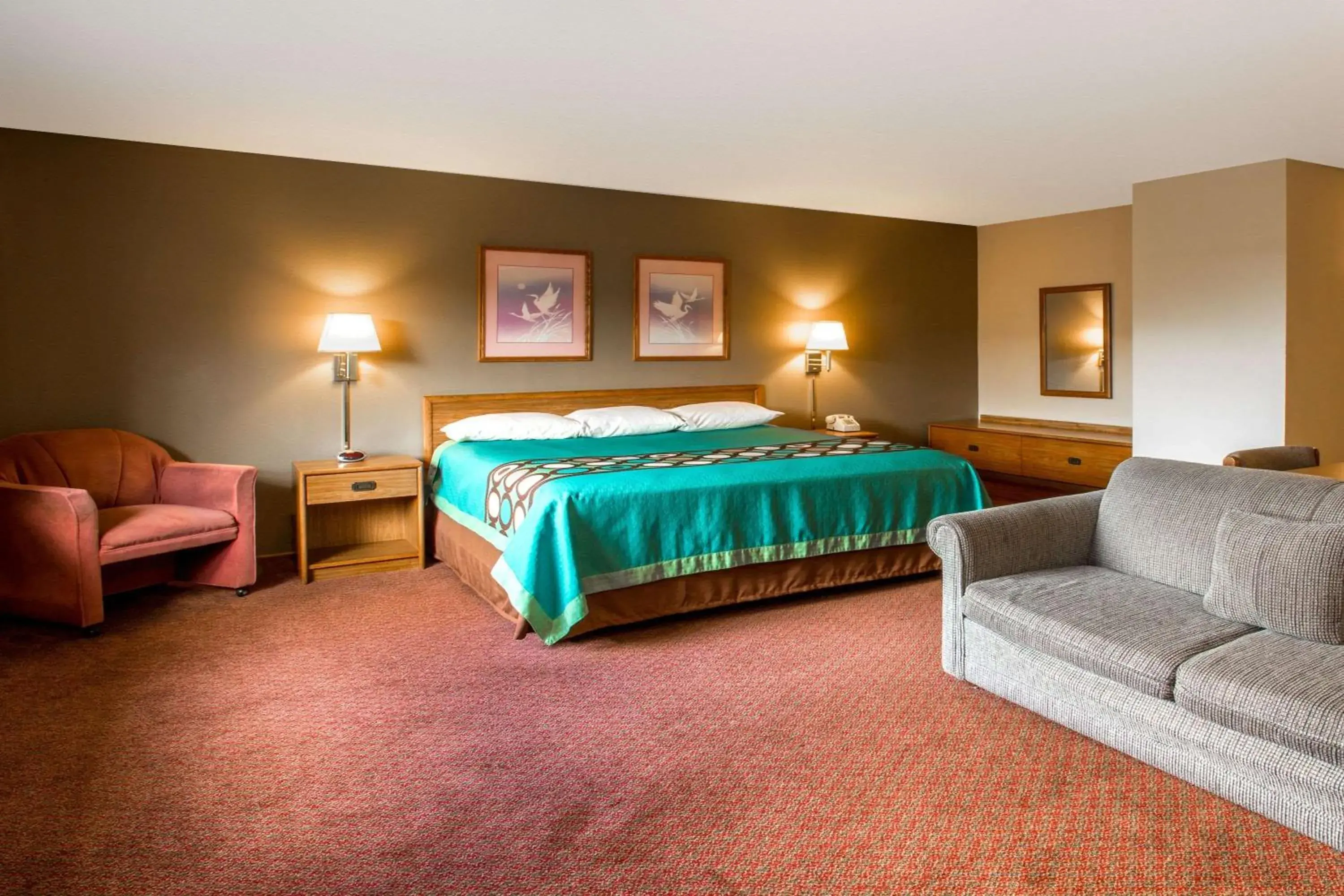 Photo of the whole room, Bed in Super 8 by Wyndham Hartford WI