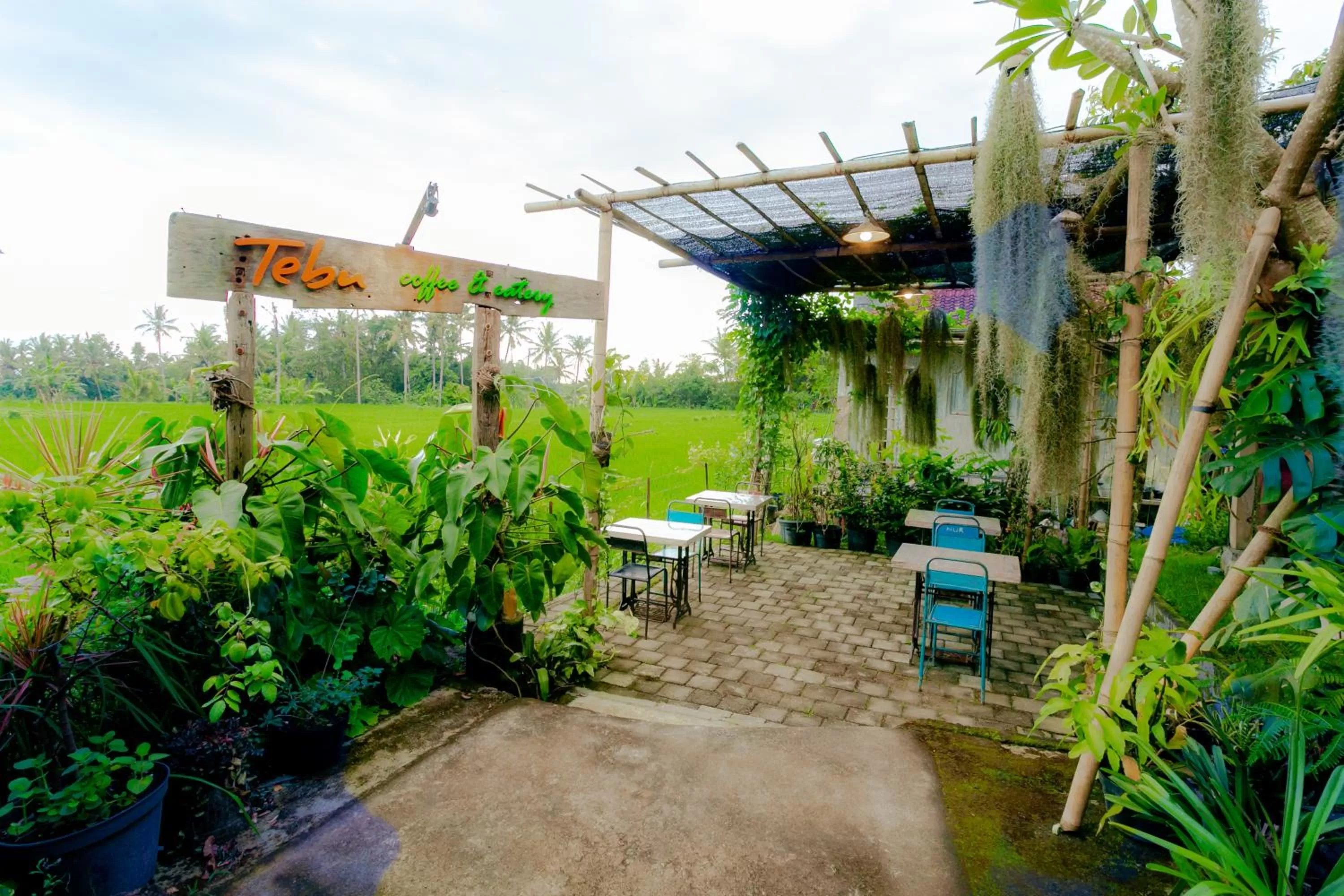 Restaurant/places to eat in Nauna Villa Ubud