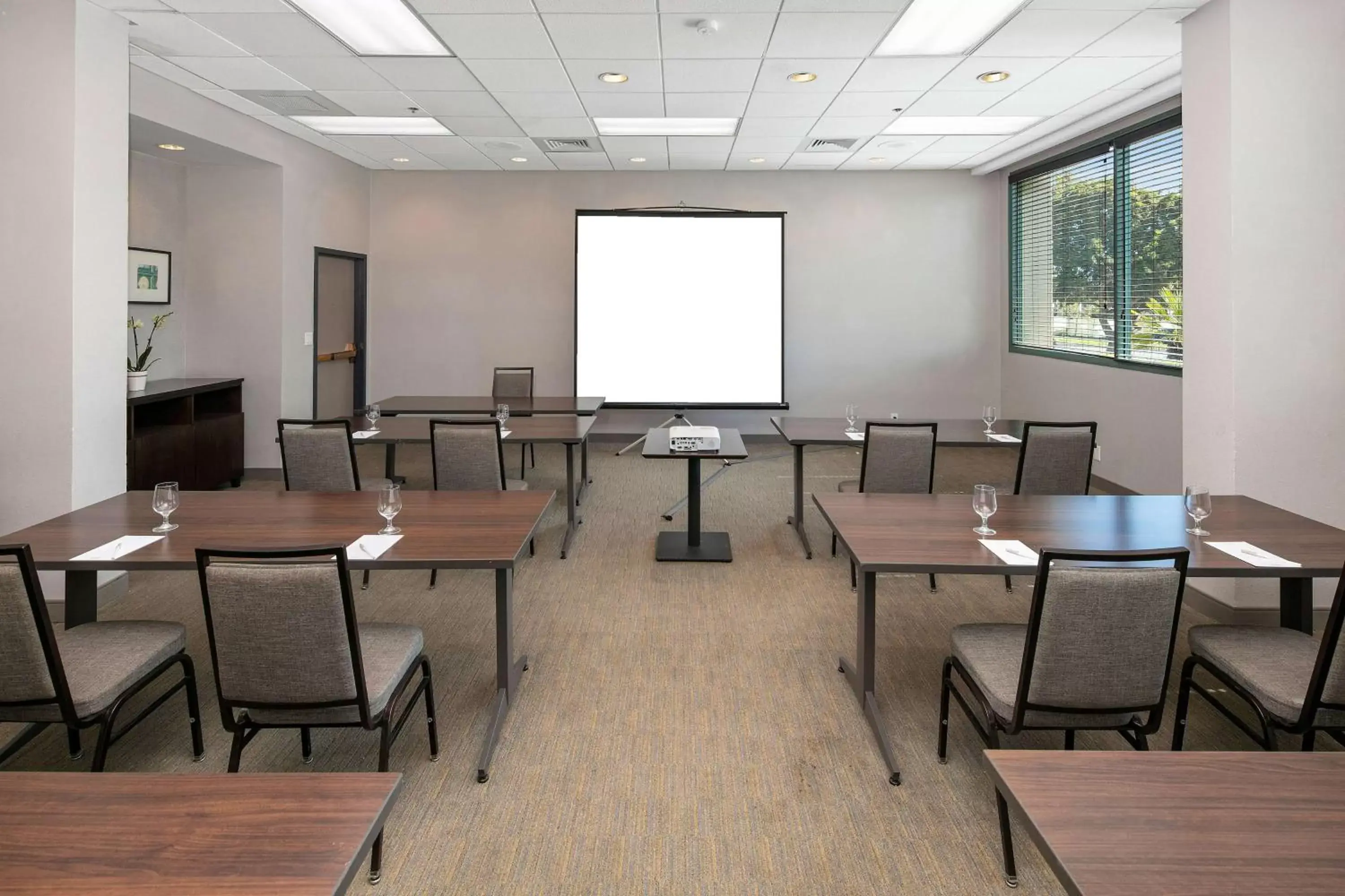 Meeting/conference room in Country Inn & Suites by Radisson, San Diego North, CA