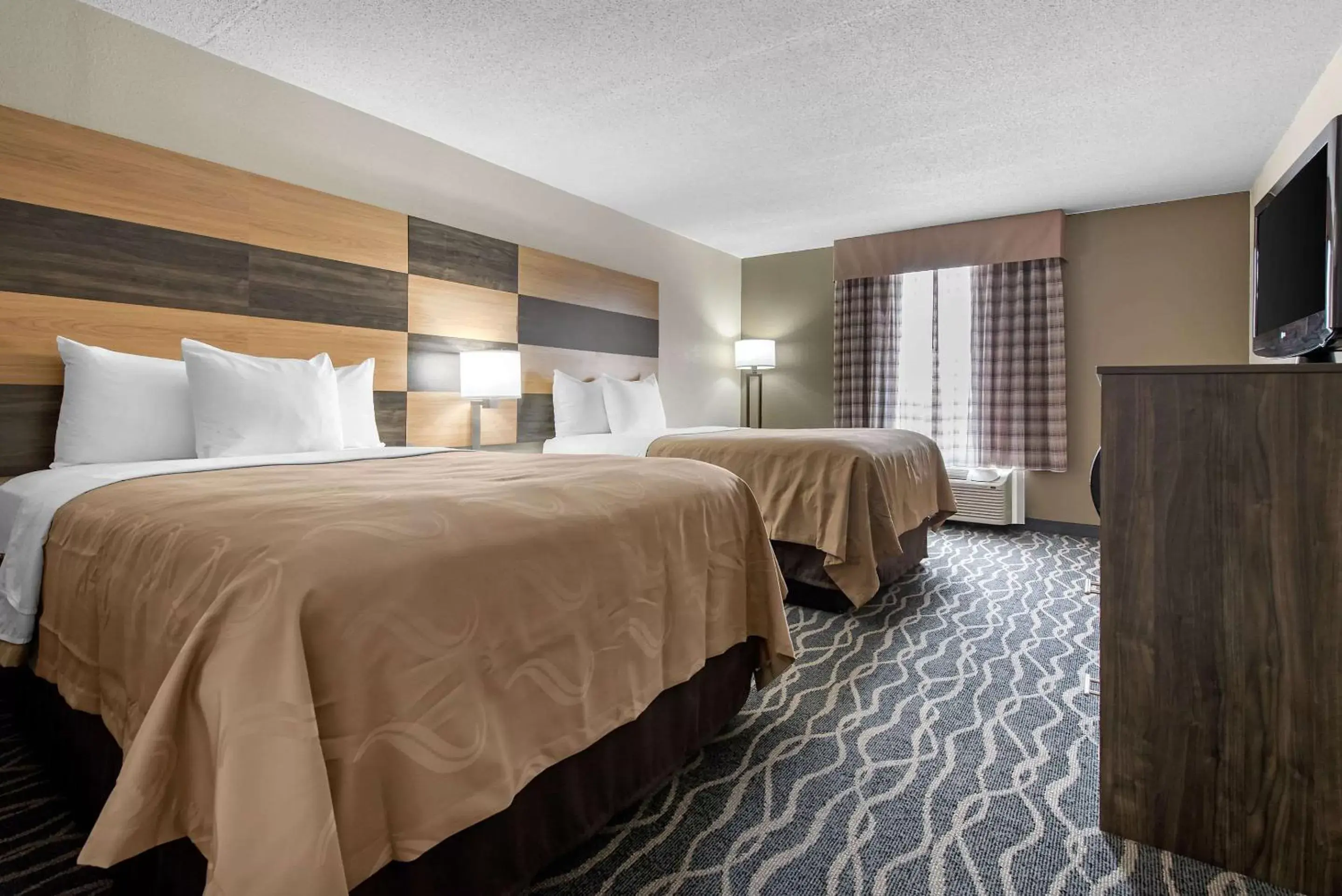 Photo of the whole room, Bed in Quality Inn & Suites Lafayette I-65