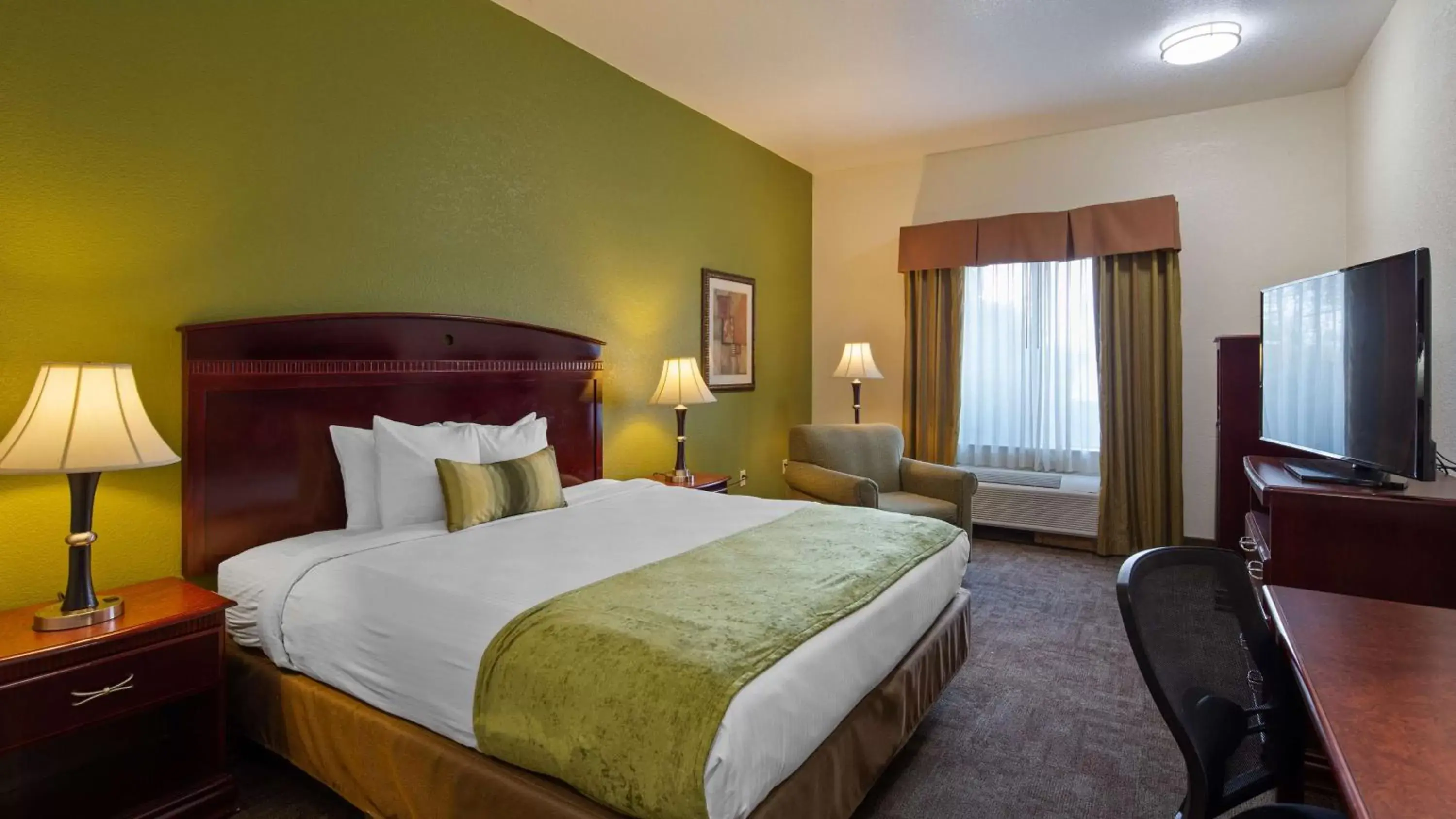 Bedroom, Bed in Best Western Palace Inn & Suites