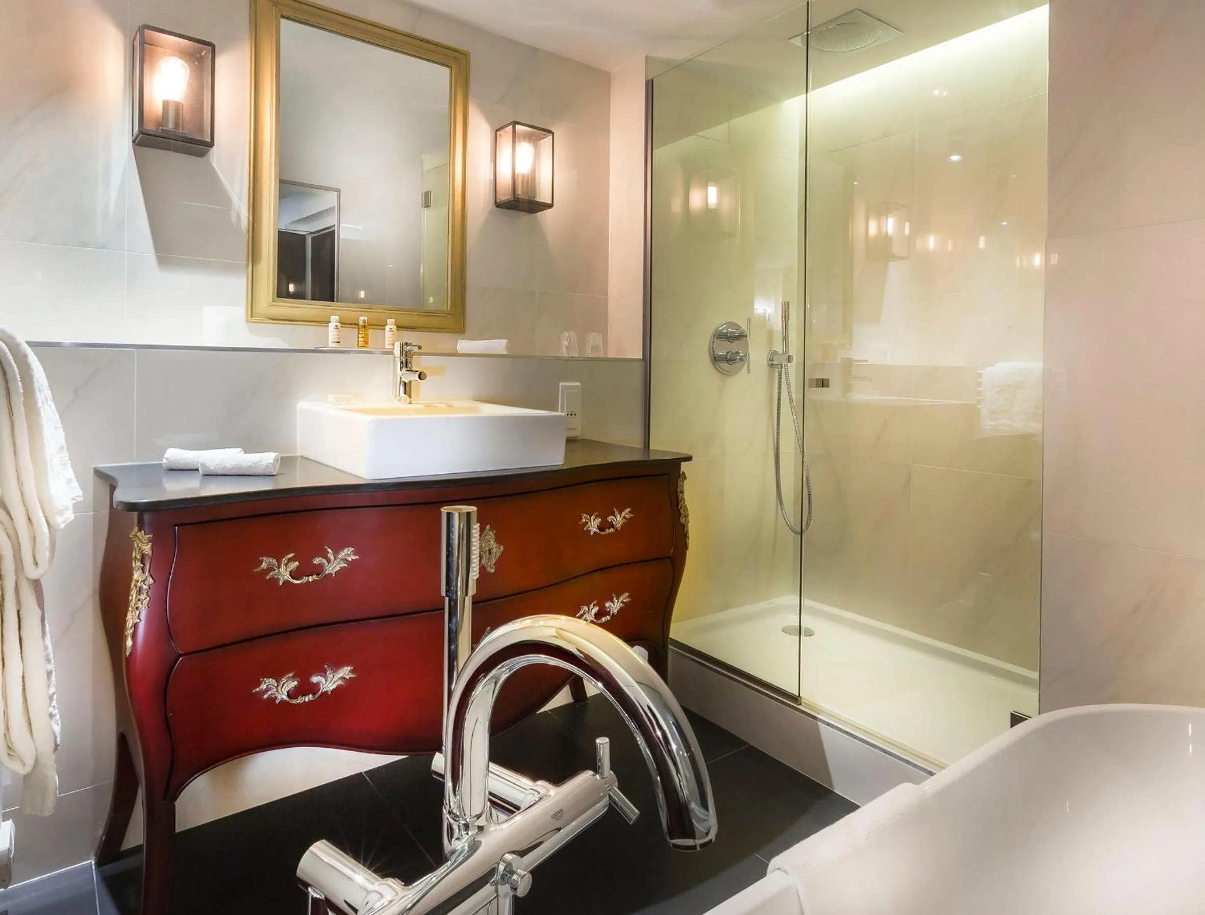 Bathroom in Hôtel Molière