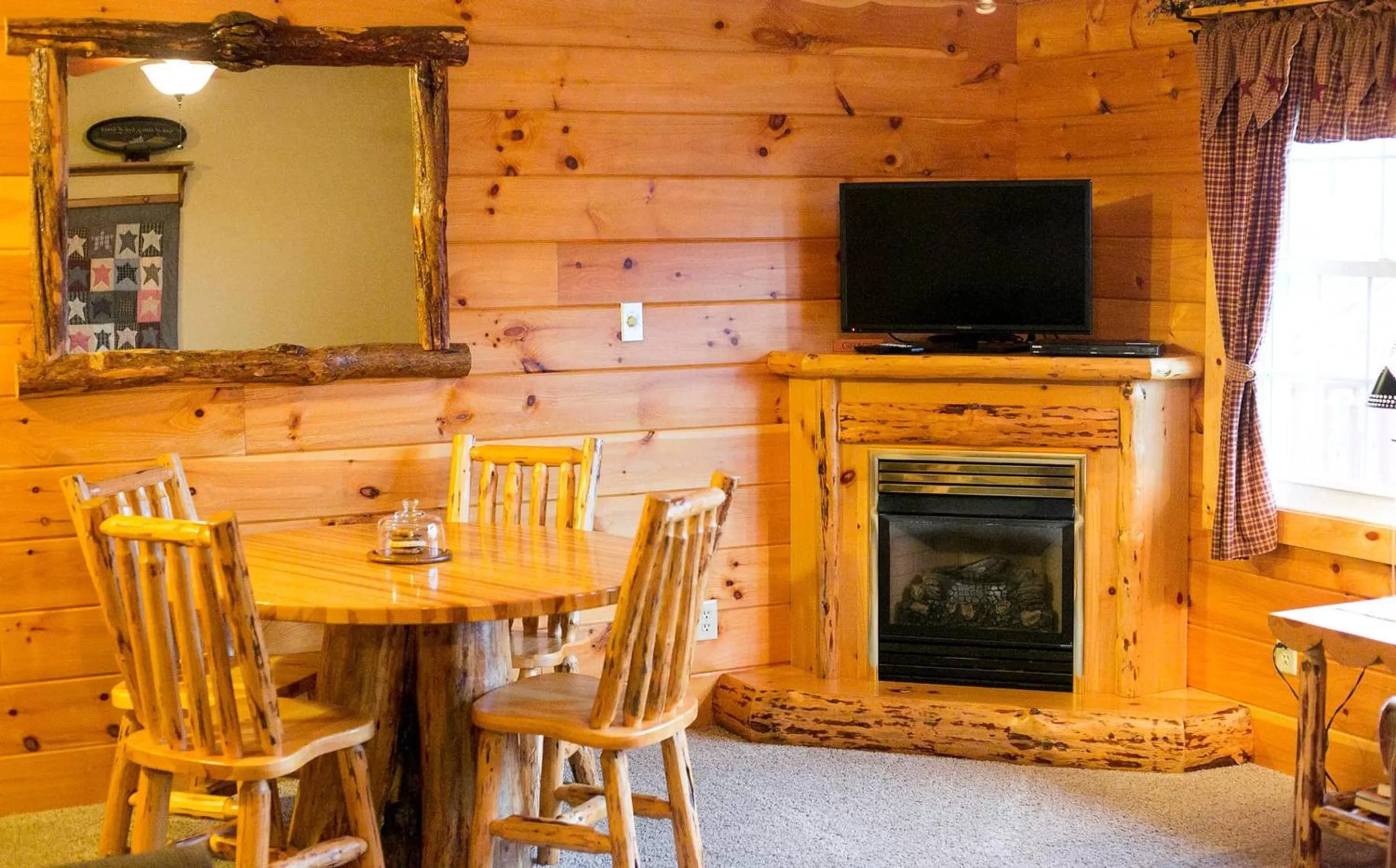TV and multimedia in Blessing Lodge by Amish Country Lodging
