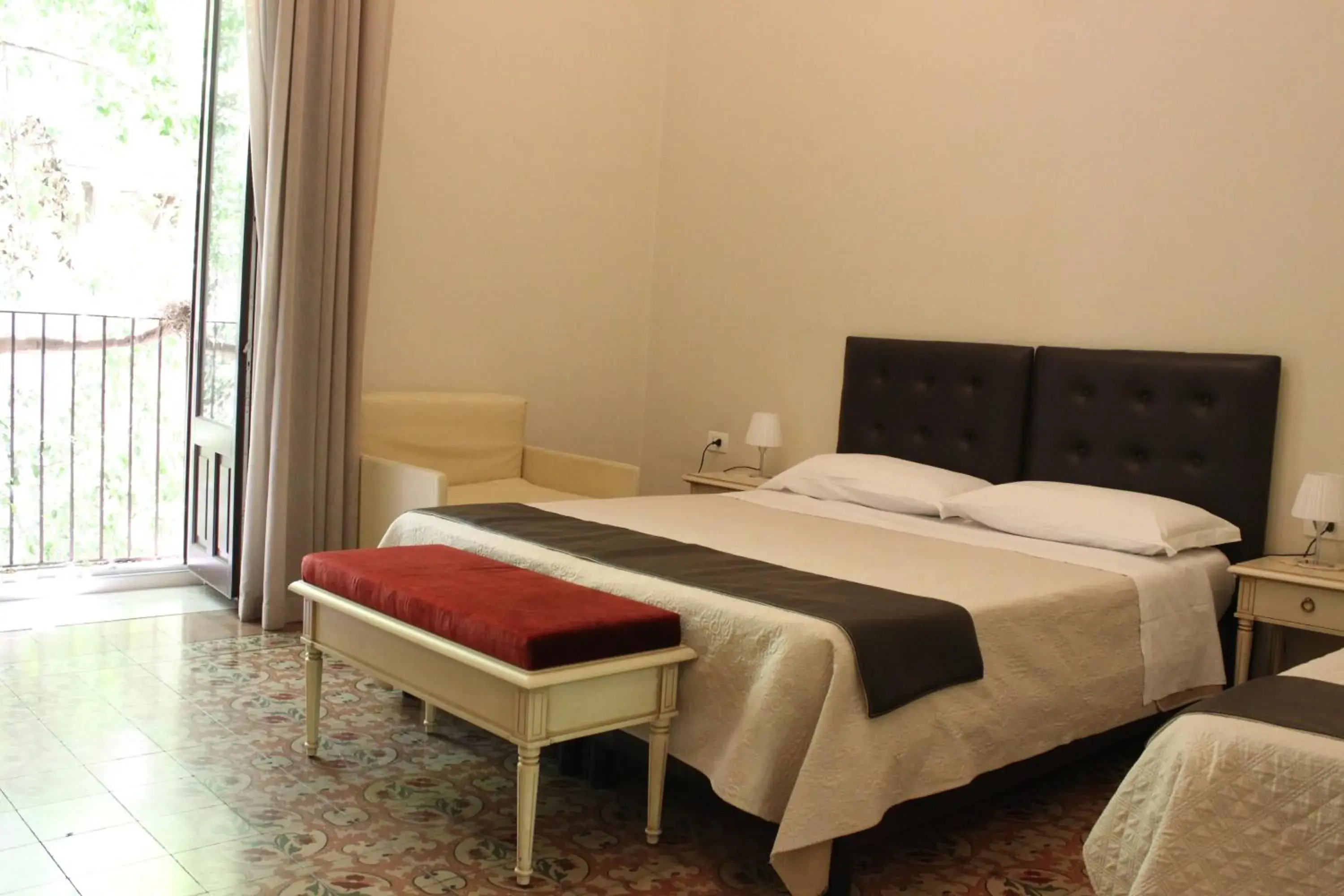 Photo of the whole room, Bed in Umberto House Catania