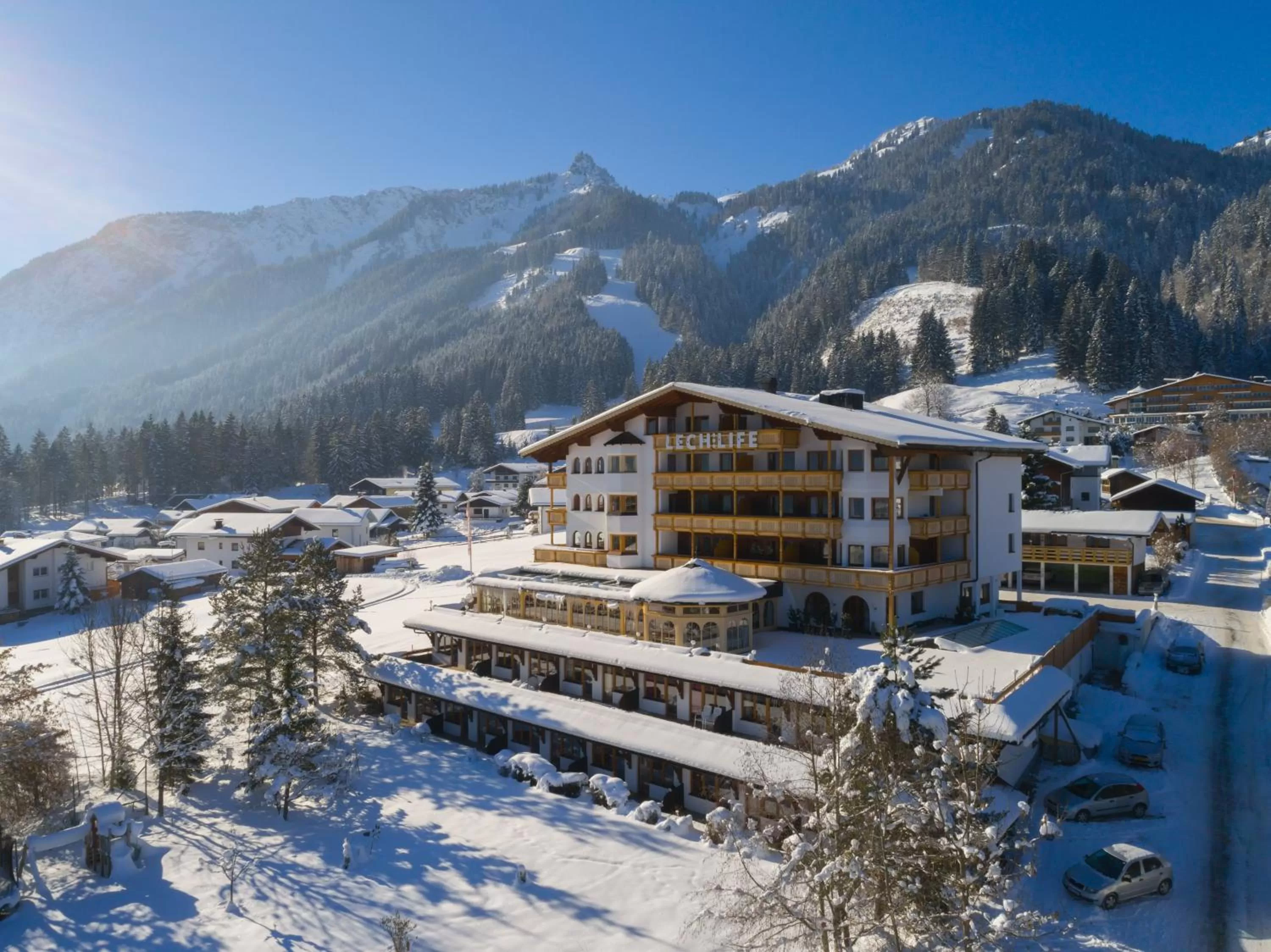 Property building in Wellness Aparthotel "Lechlife" incl Pool - 400m zum LIFT