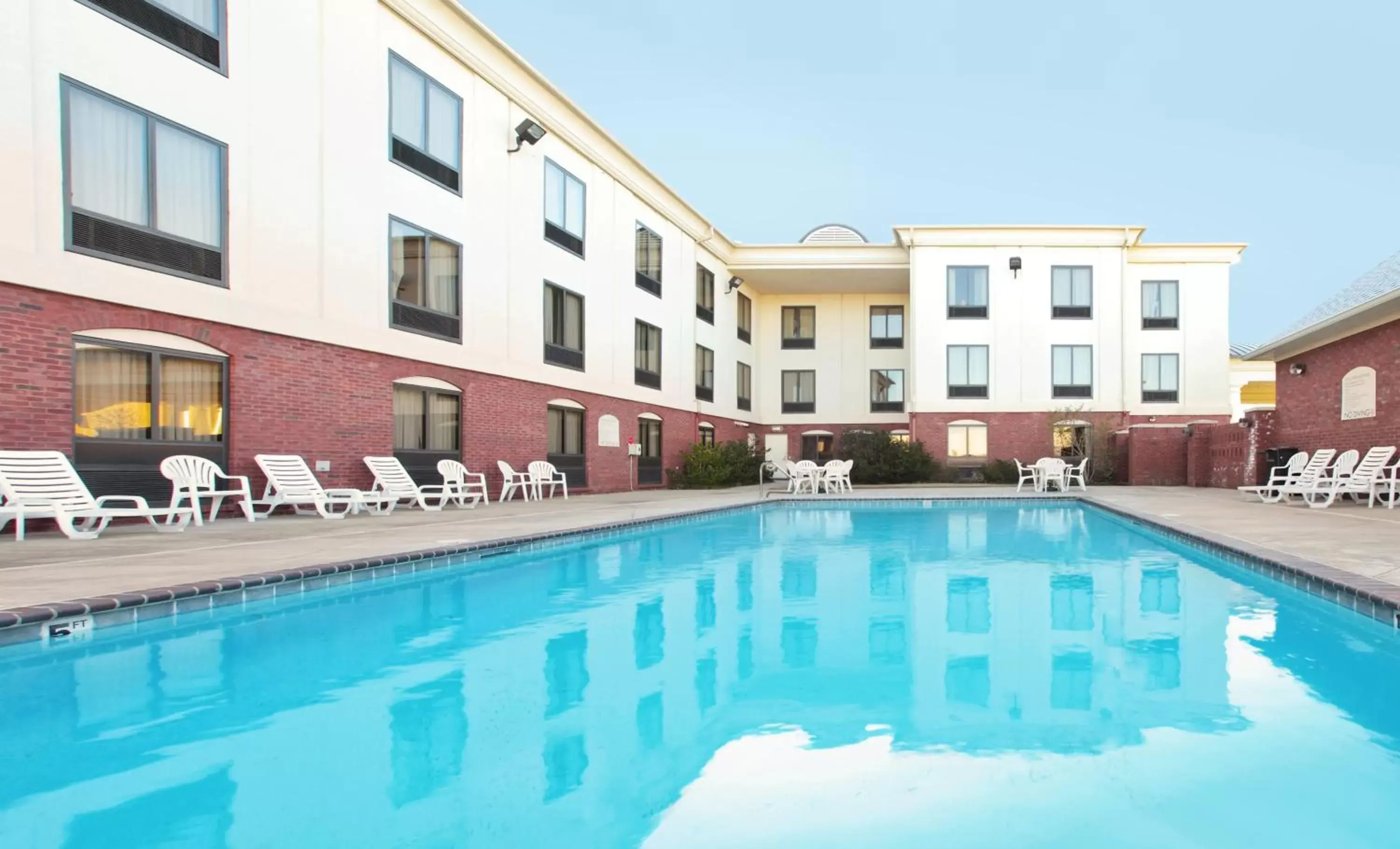 Swimming pool, Property Building in Holiday Inn Express & Suites Pine Bluff/Pines Mall, an IHG Hotel