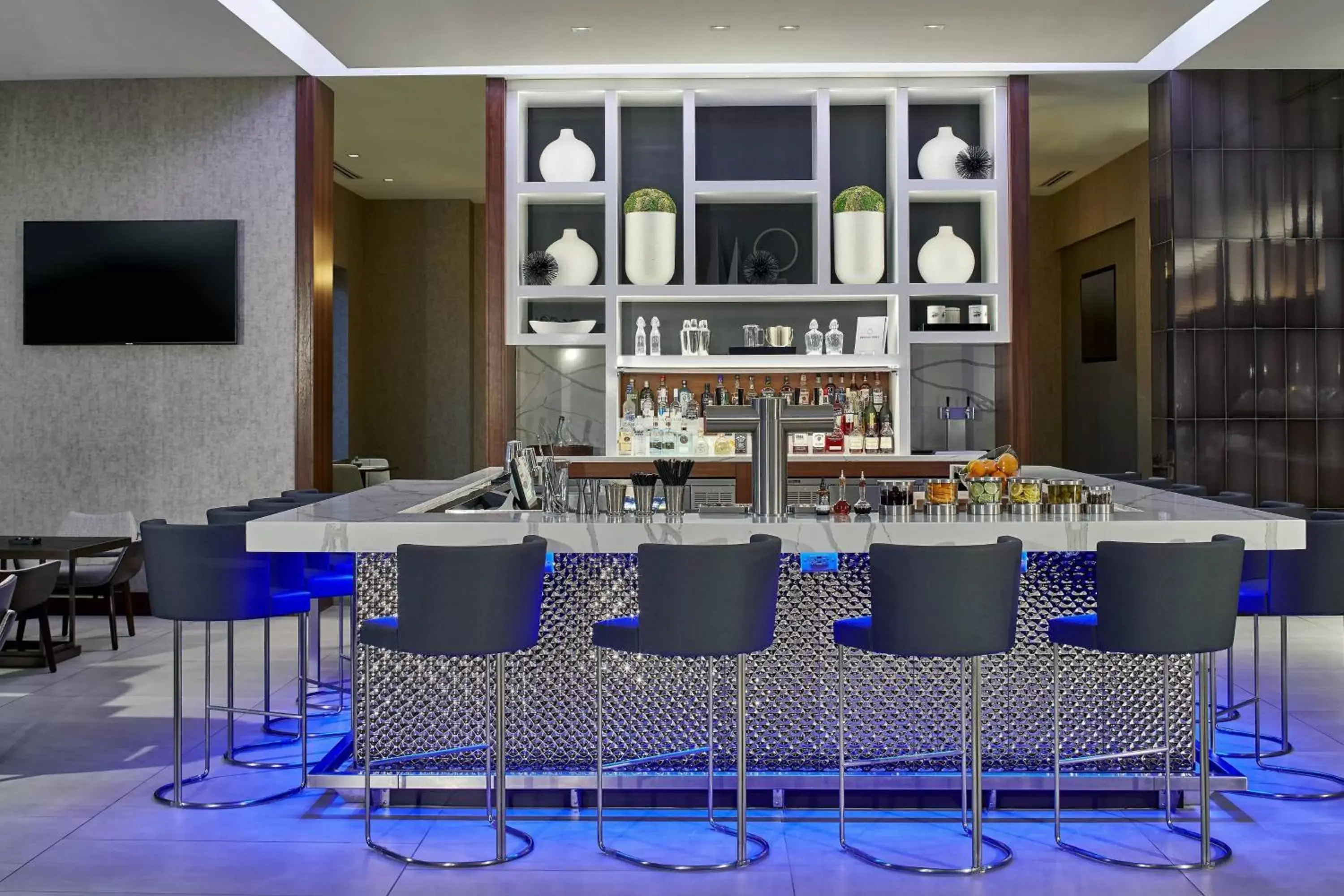 Lounge or bar in AC Hotel by Marriott Atlanta Airport Gateway