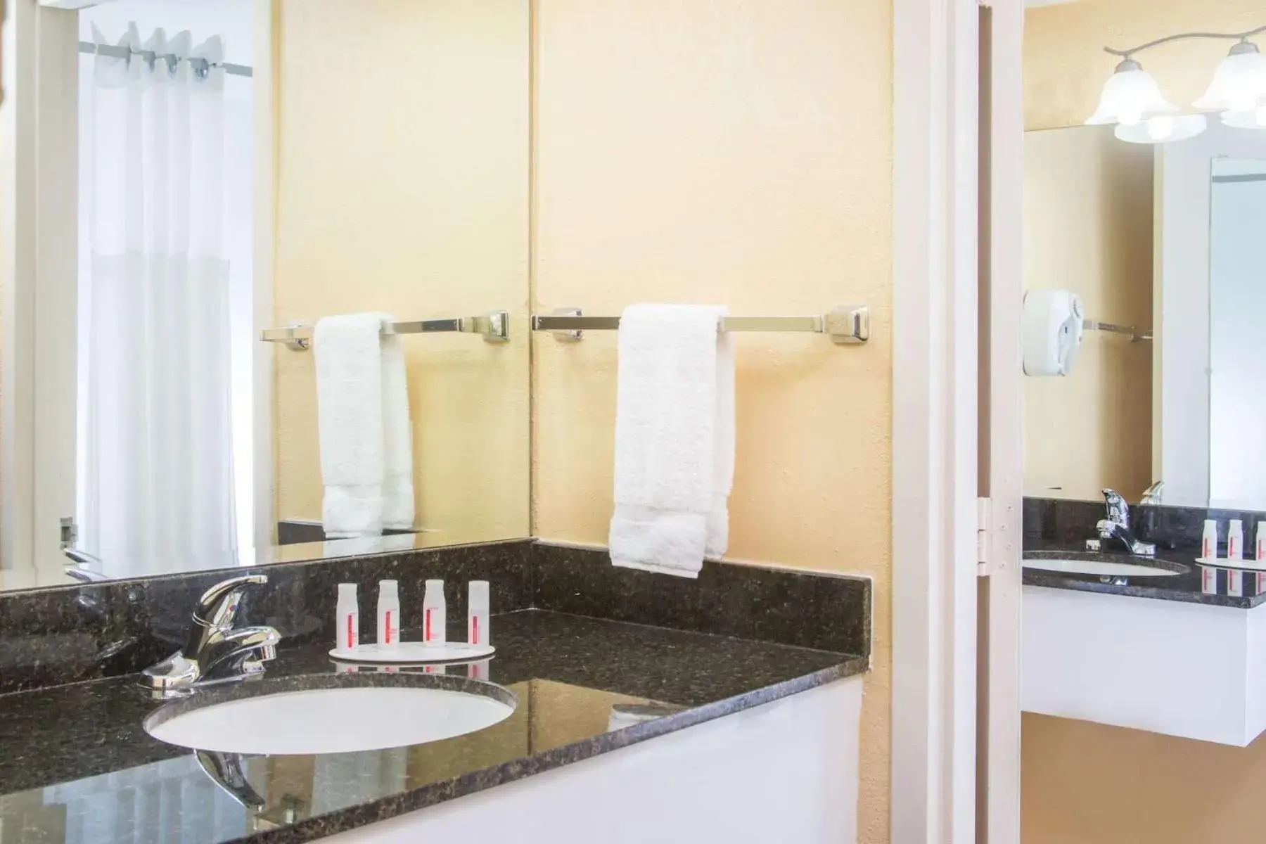 Bathroom in Plaza Hotel Fort Lauderdale