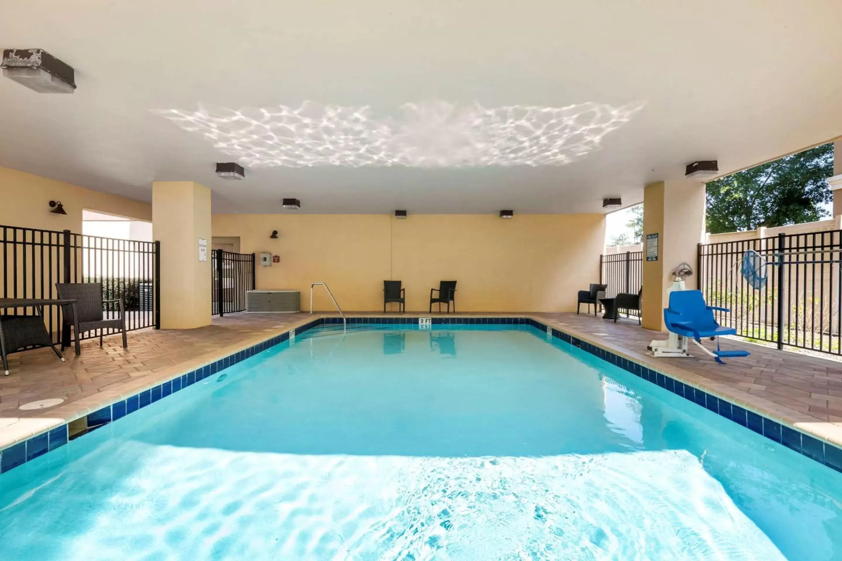 Activities, Swimming Pool in Comfort Suites West Jacksonville