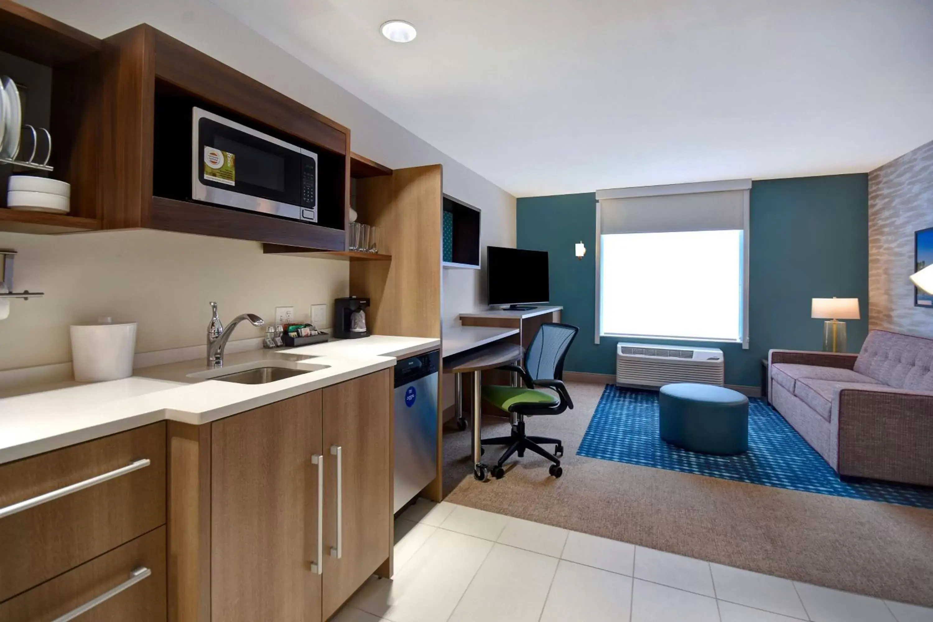 Kitchen or kitchenette, Kitchen/Kitchenette in Home2 Suites Wichita Downtown Delano, Ks