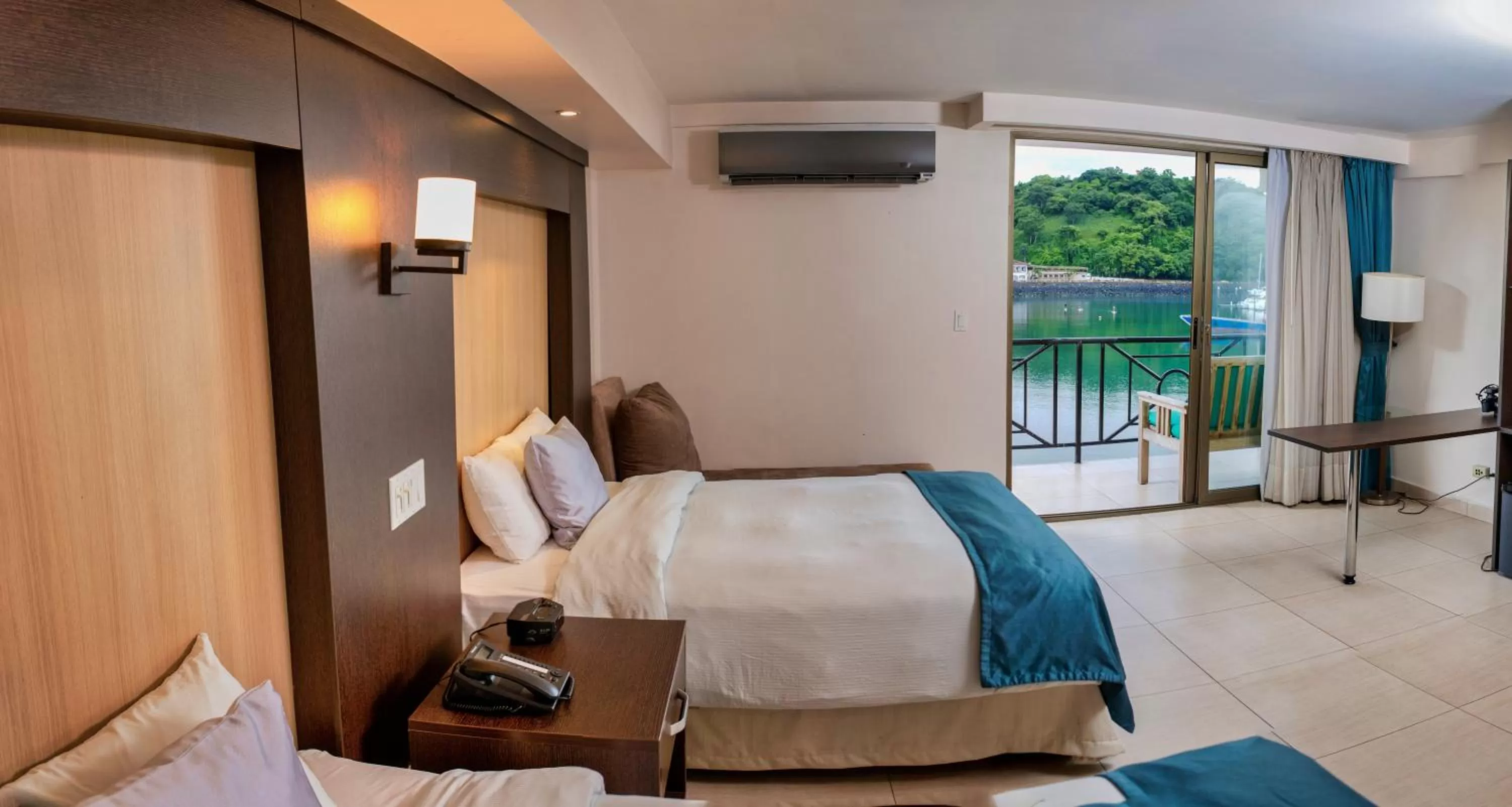Photo of the whole room, Bed in The Beach House