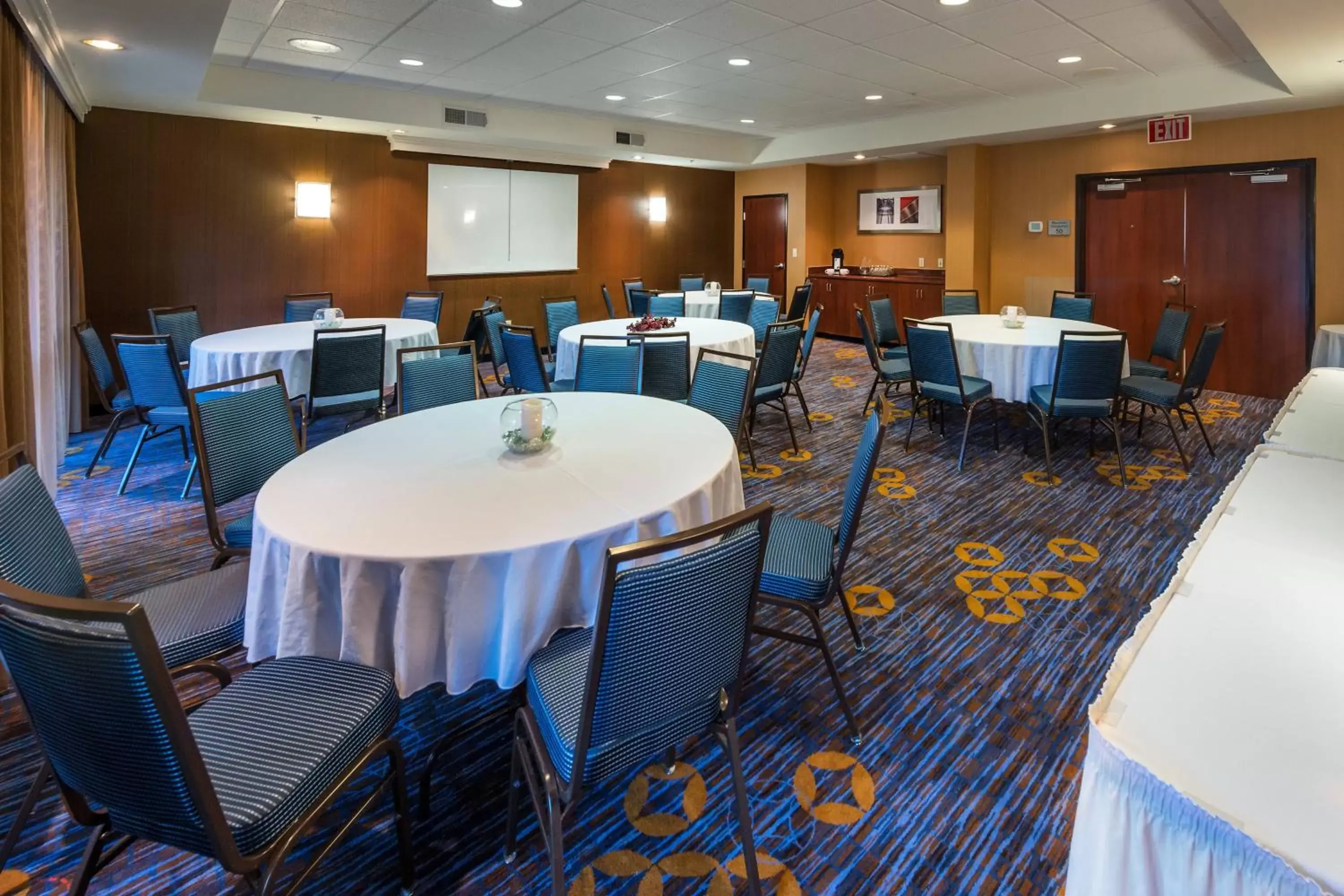 Meeting/conference room, Restaurant/Places to Eat in Courtyard by Marriott Panama City