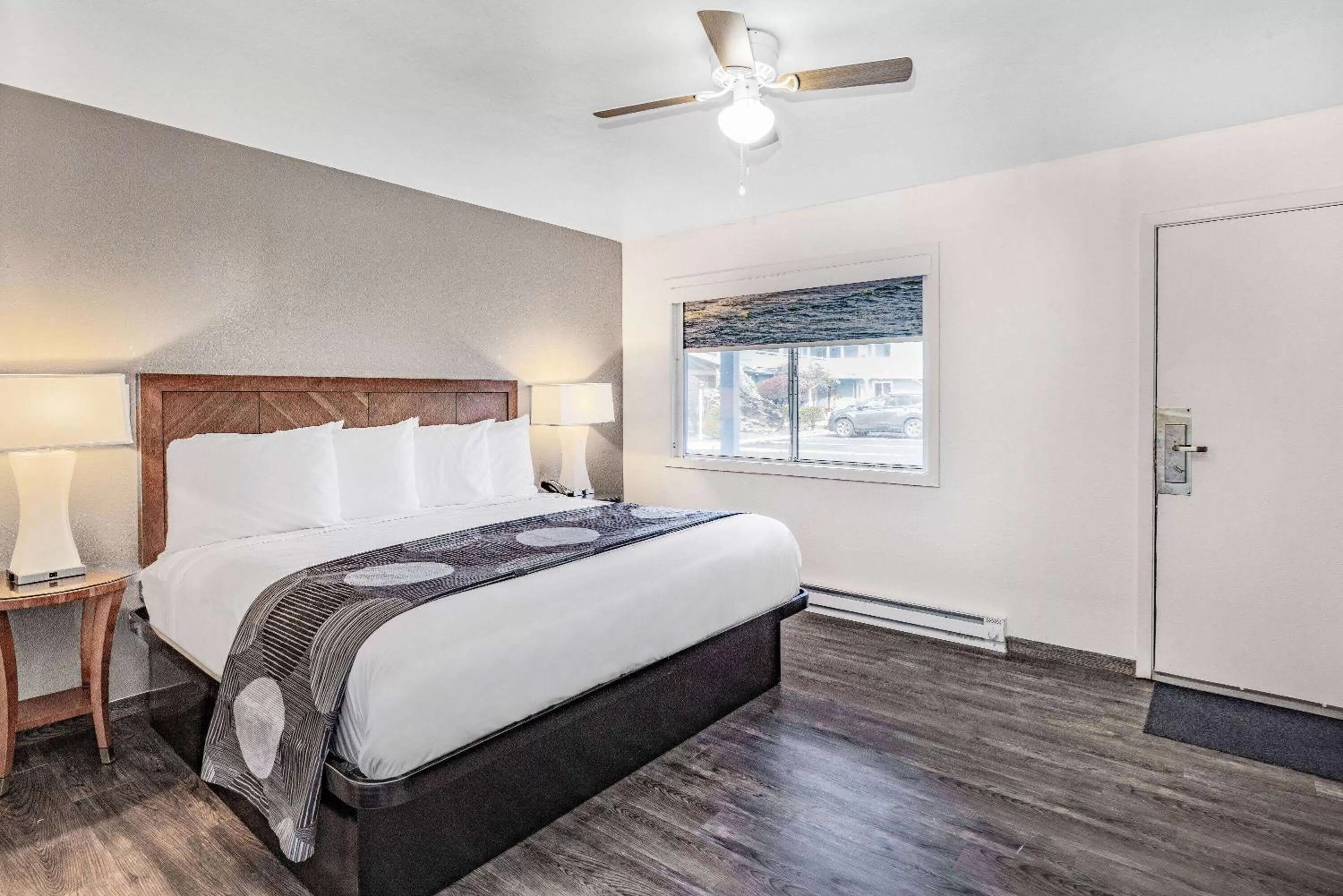 Photo of the whole room, Bed in Oceanside Inn & Suites, a Days Inn by Wyndham