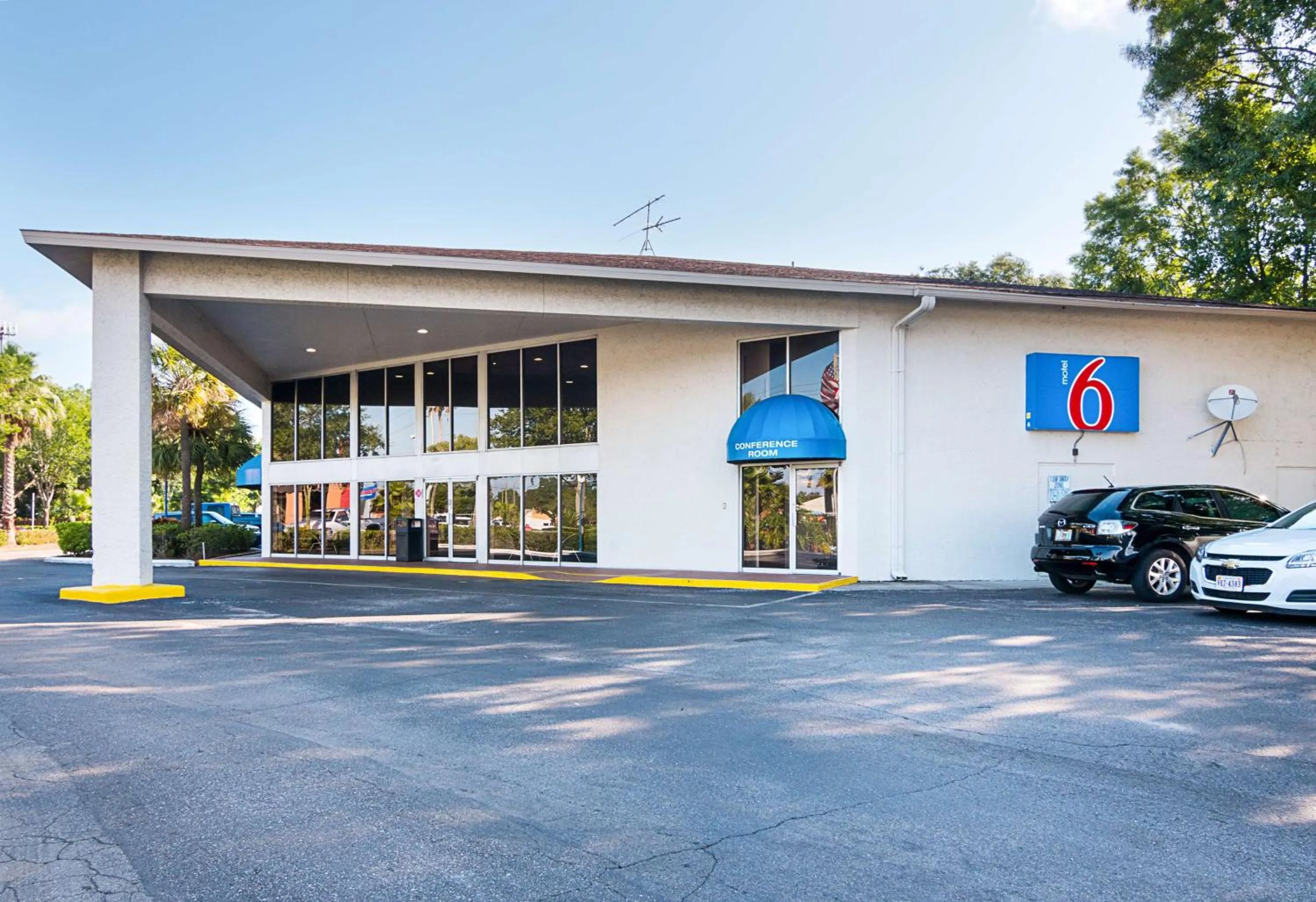 Property building in Motel 6-Tampa, FL - Fairgrounds