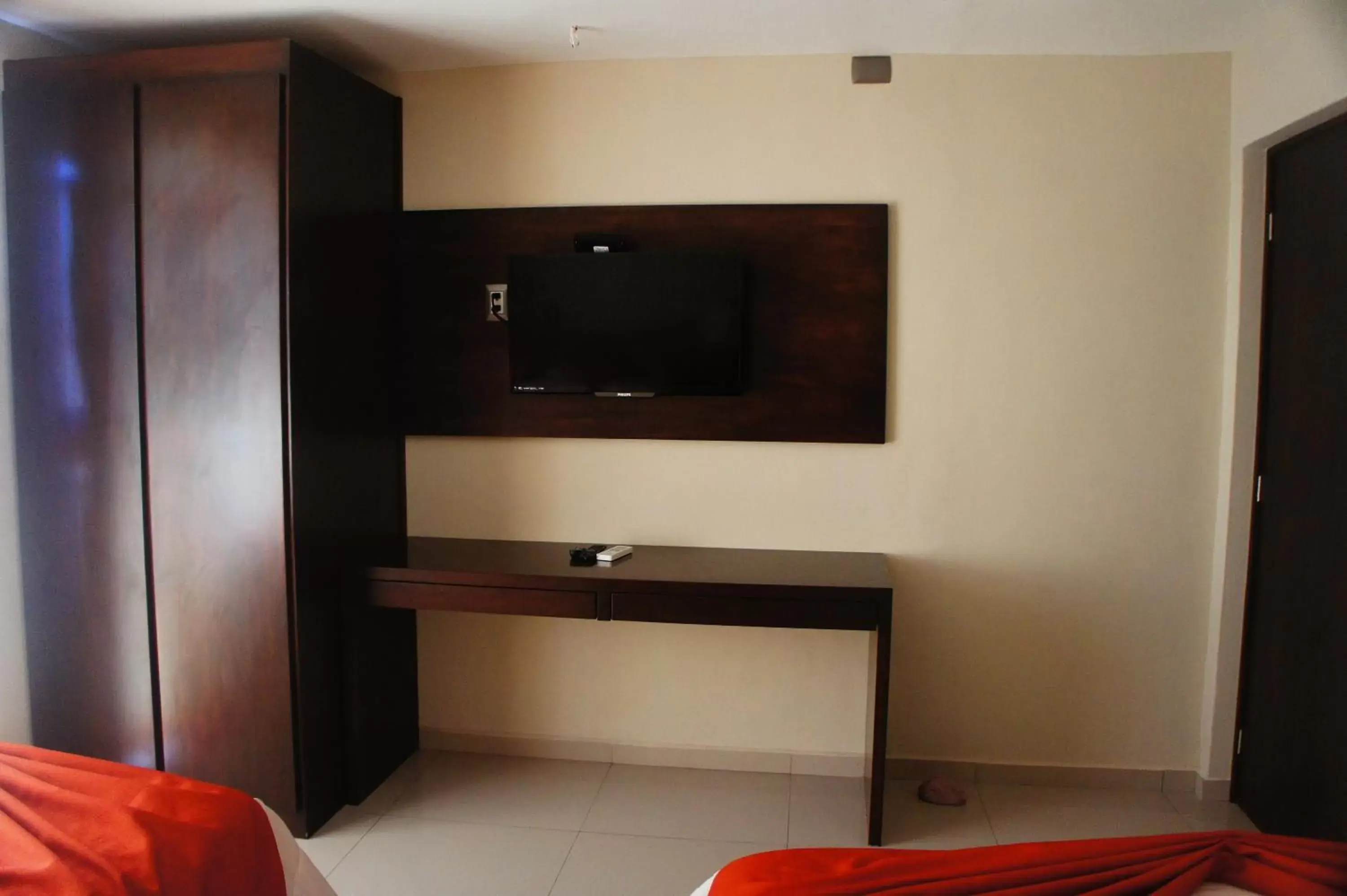 Bedroom, TV/Entertainment Center in Suites San Luis