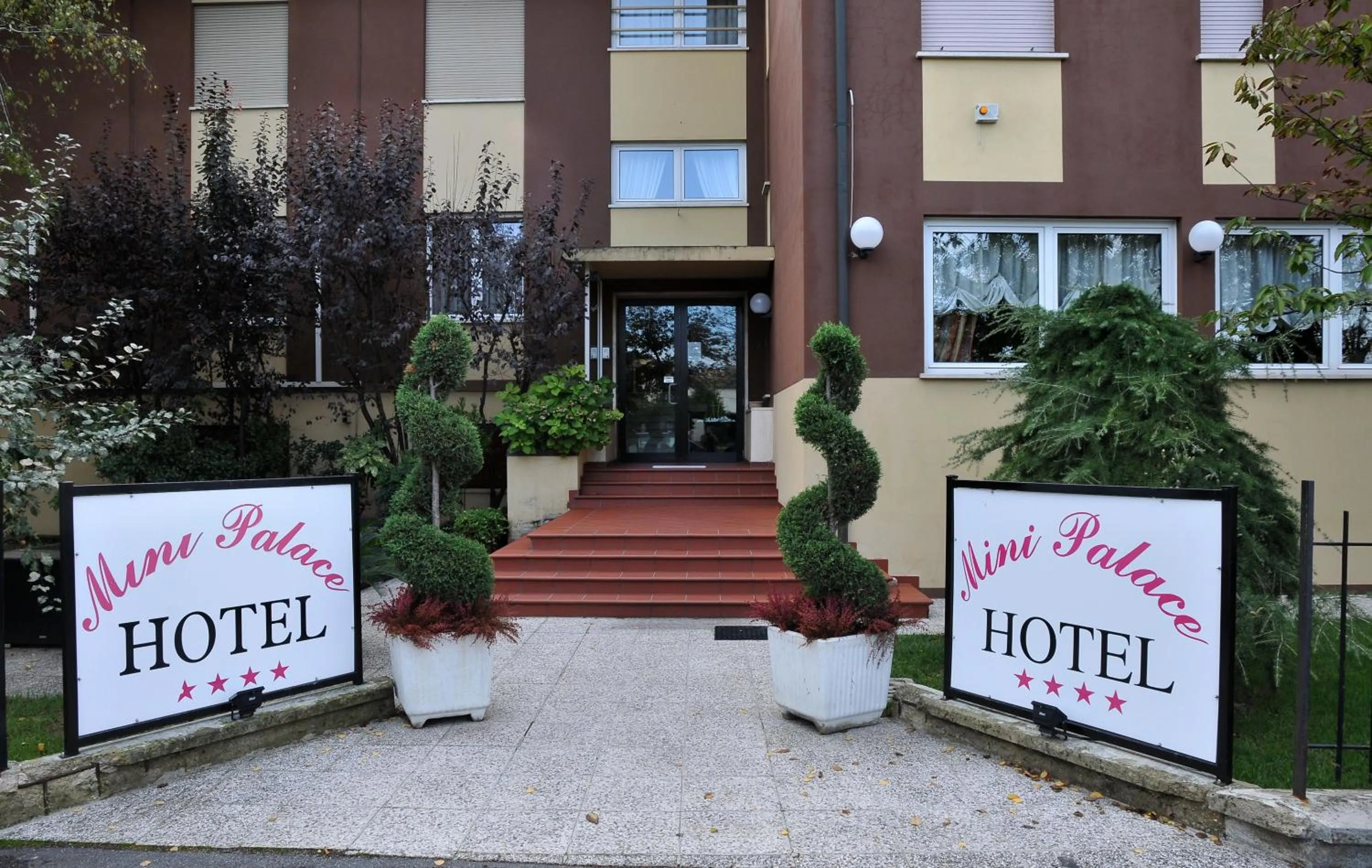 Facade/entrance in Hotel Mini Palace - Country House
