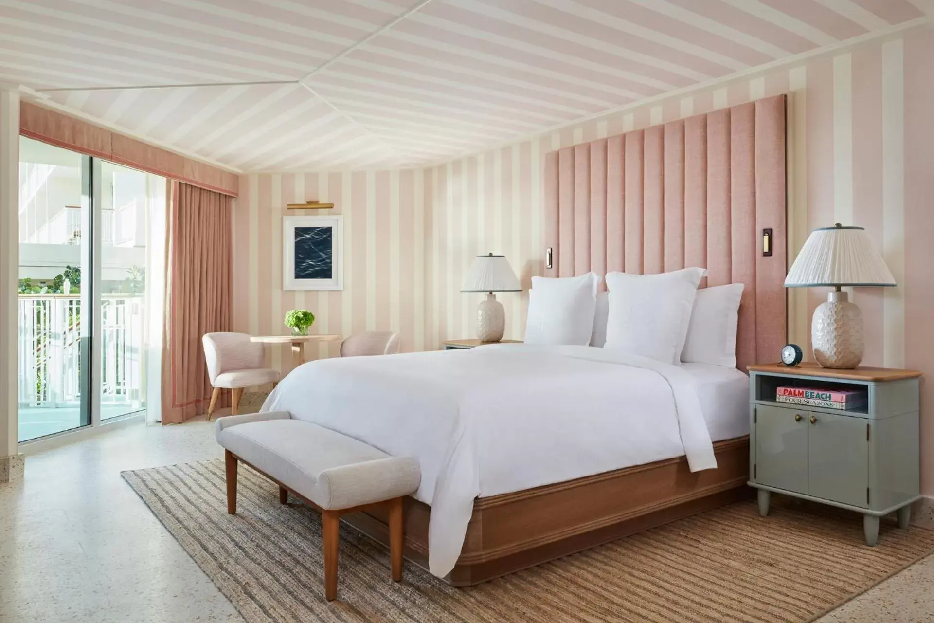 Guests, Bed in Four Seasons Resort Palm Beach
