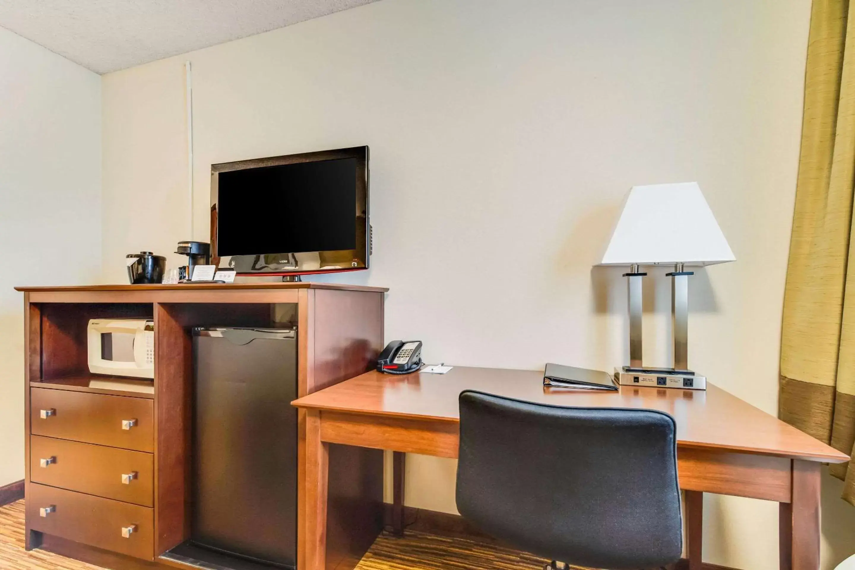 Photo of the whole room, TV/Entertainment Center in Quality Inn & Suites Lacey I-5