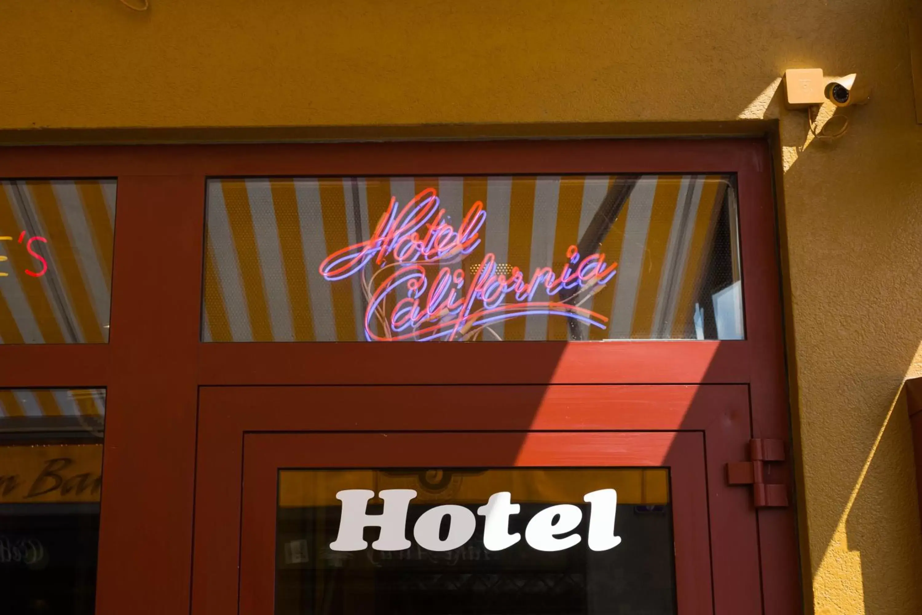 Facade/entrance, Logo/Certificate/Sign/Award in Hotel California