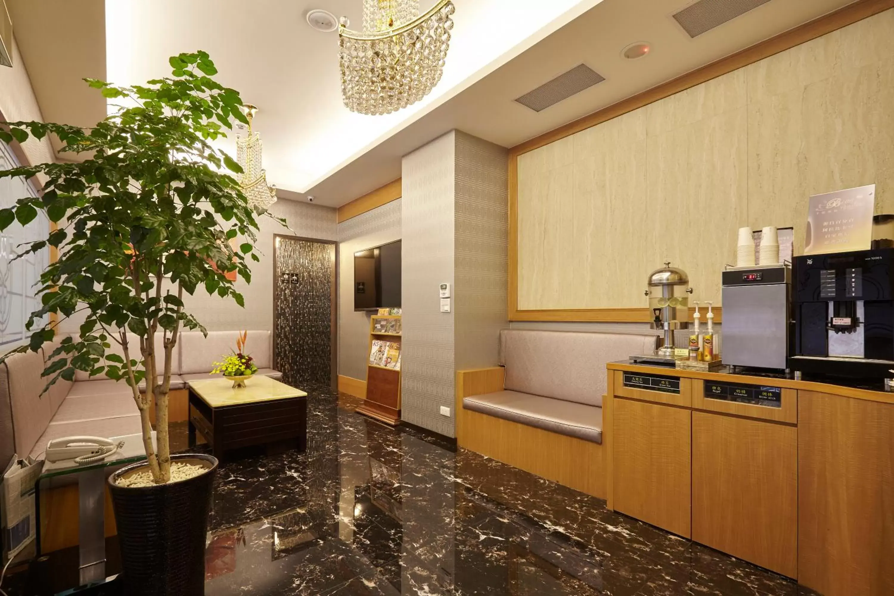 Communal lounge/ TV room in Beauty Hotels - Star Beauty Resort