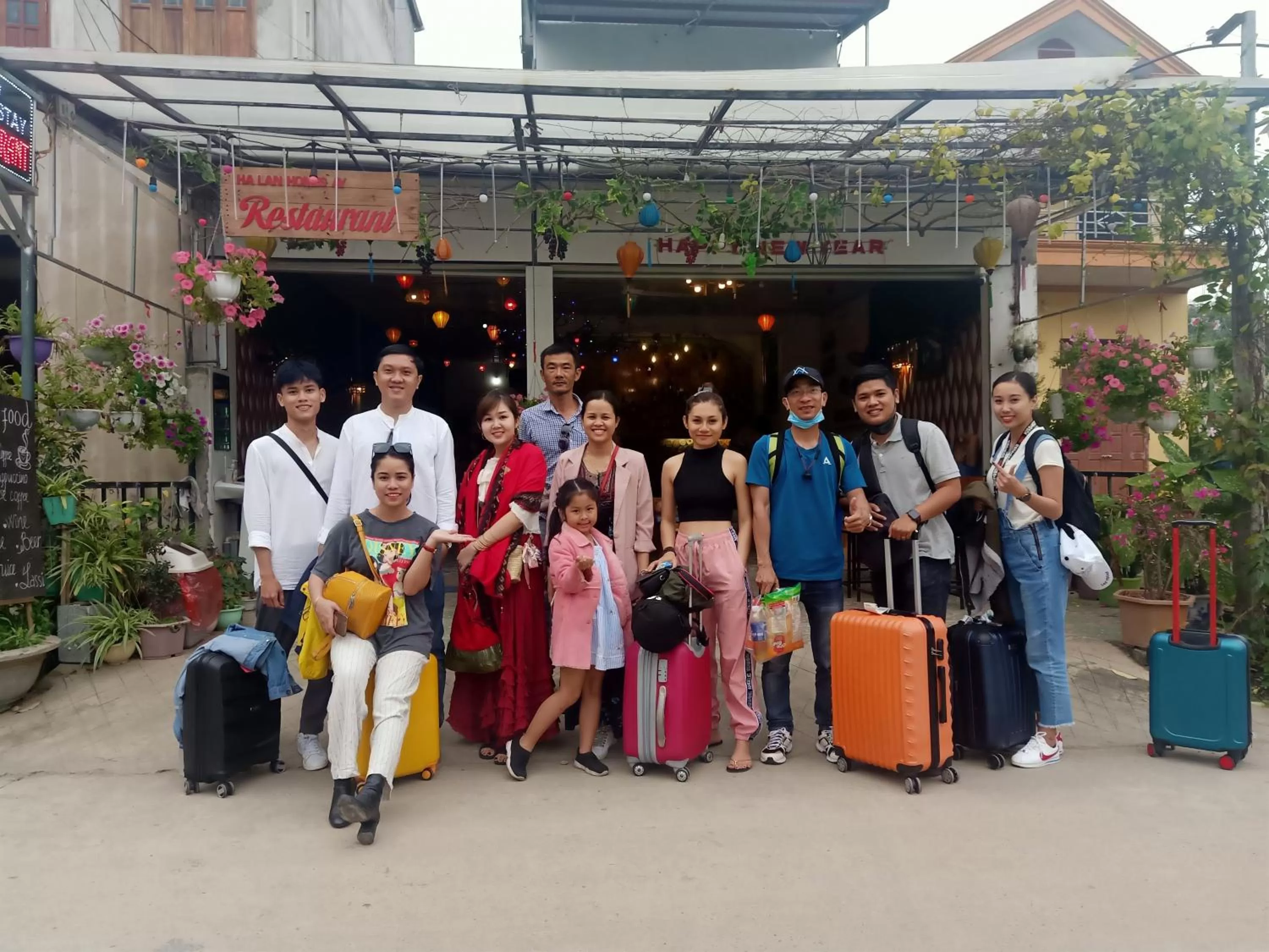 group of guests in Ha Lan Homestay