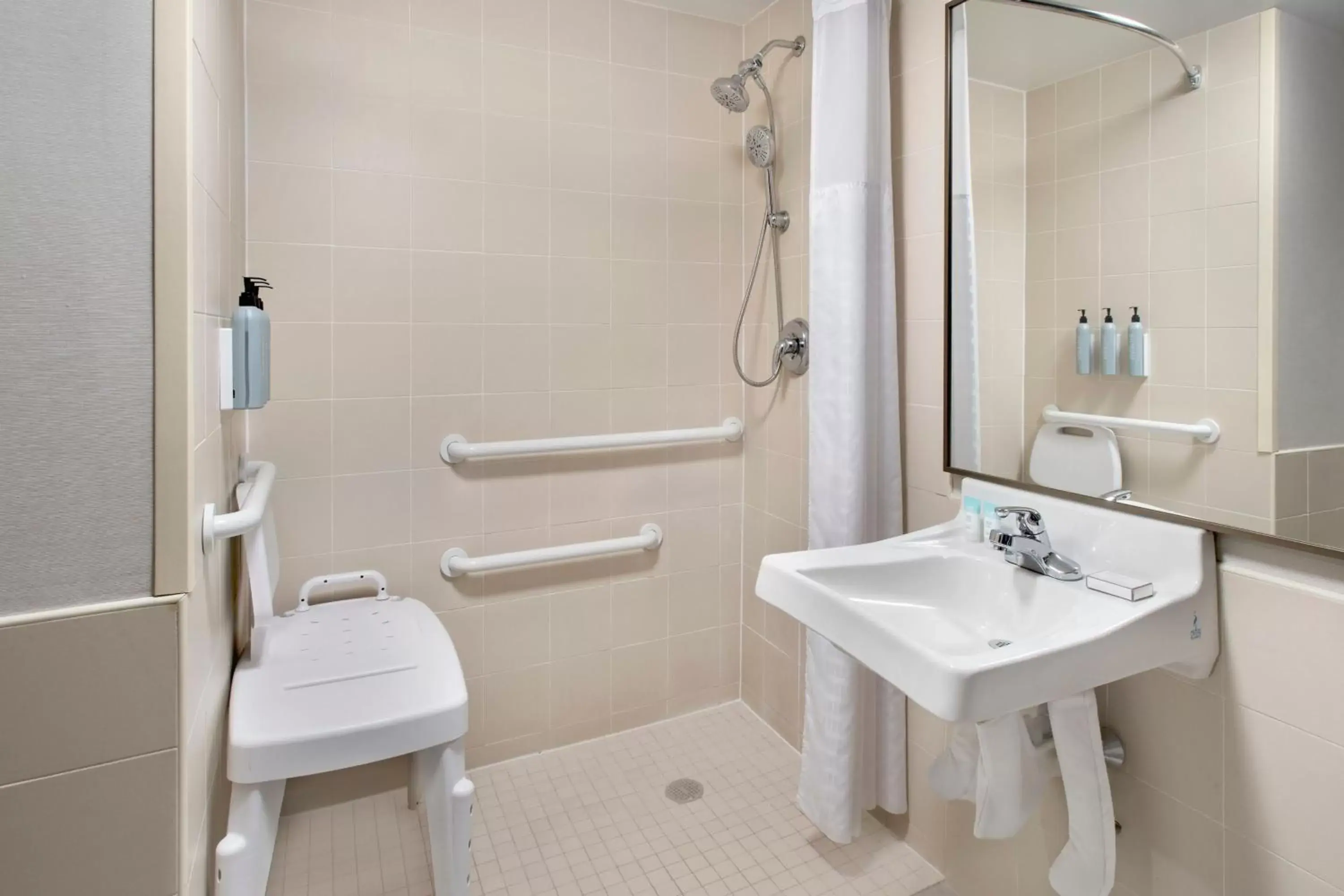 Bathroom in Fairfield Inn by Marriott New York LaGuardia Airport/Flushing