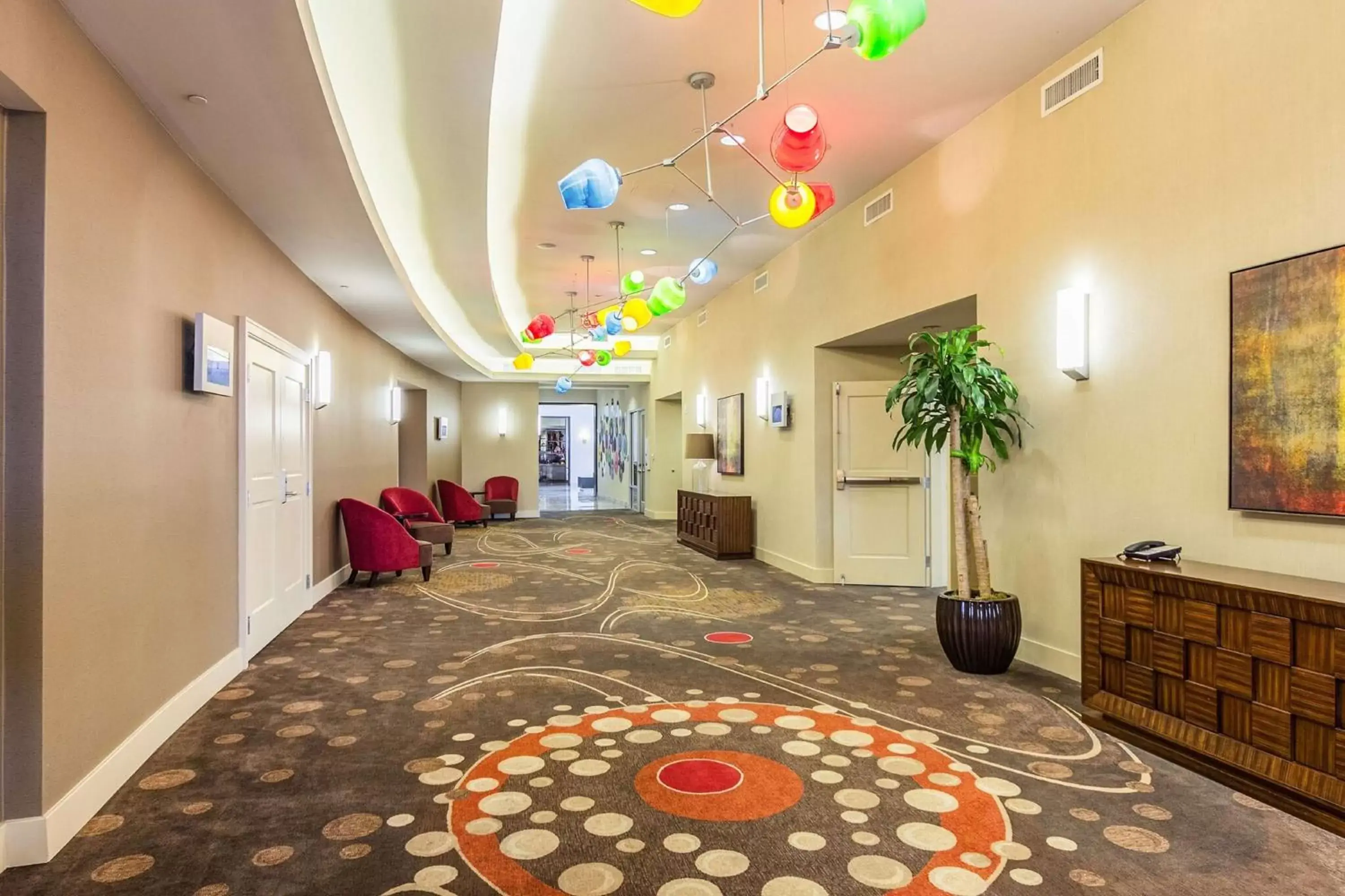 Meeting/conference room, Lobby/Reception in Embassy Suites by Hilton Newark Airport