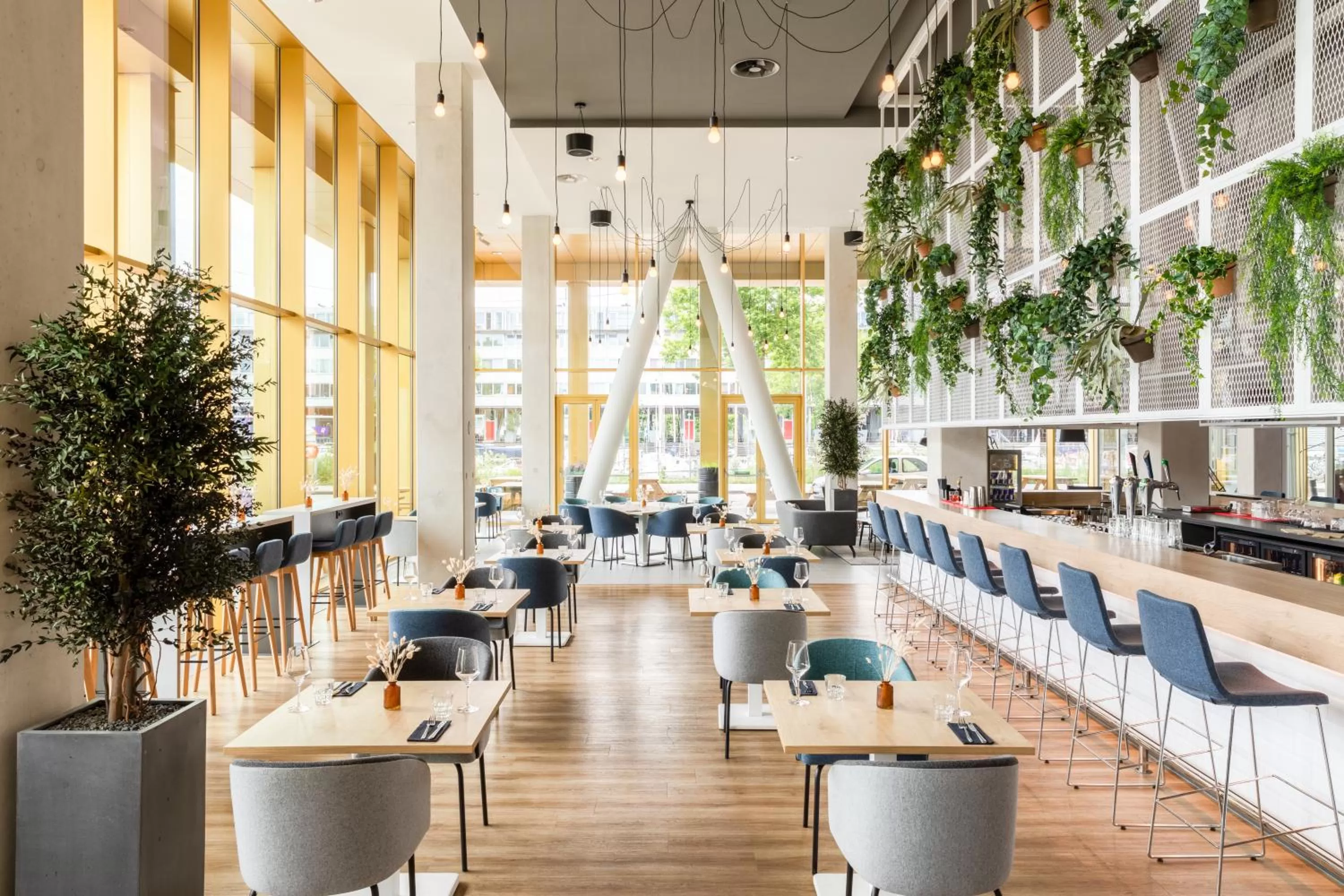 Restaurant/places to eat in Holiday Inn Express Amsterdam - North Riverside by IHG