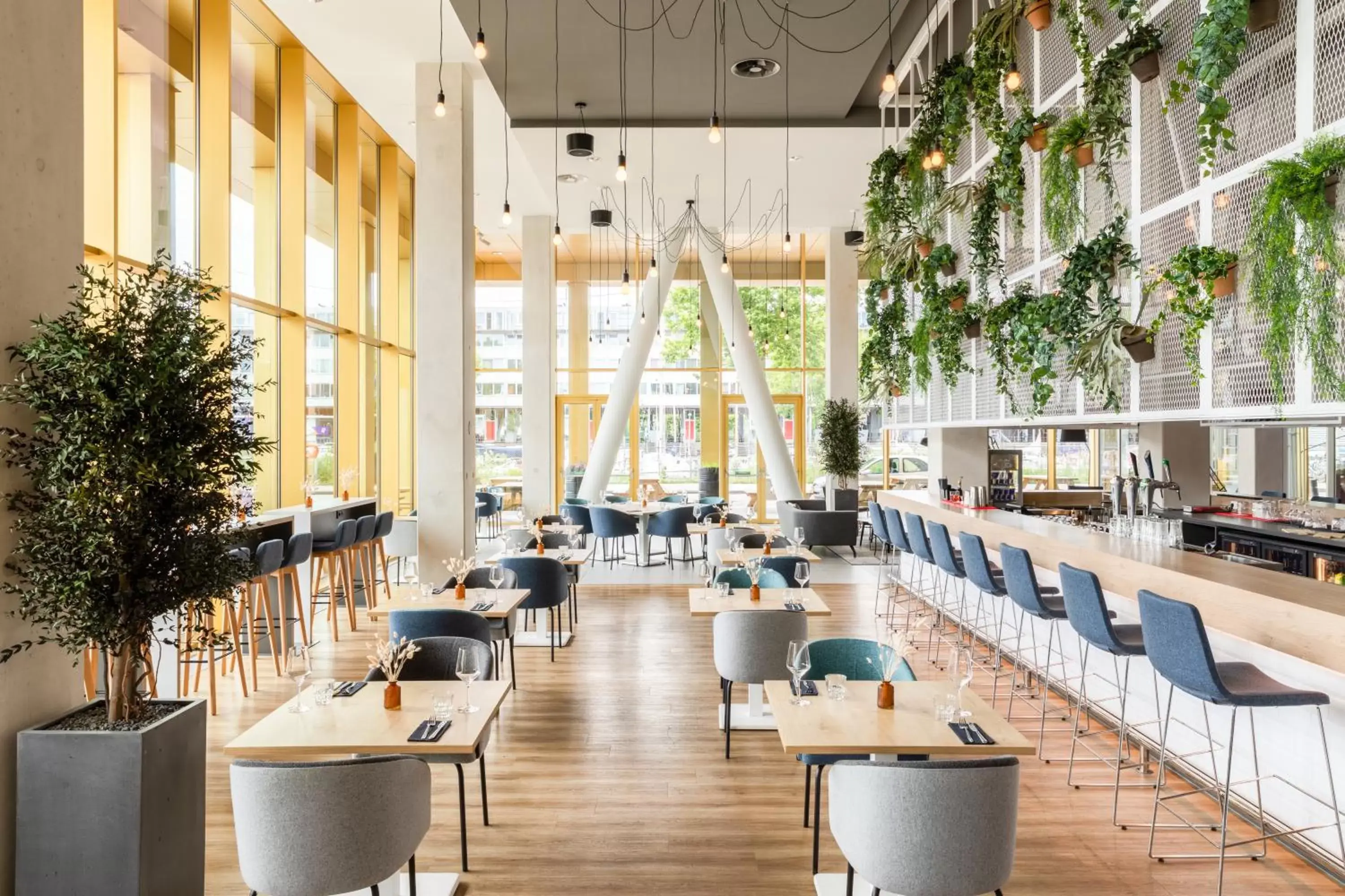 Restaurant/Places to Eat in Holiday Inn Express Amsterdam - North Riverside, an IHG Hotel