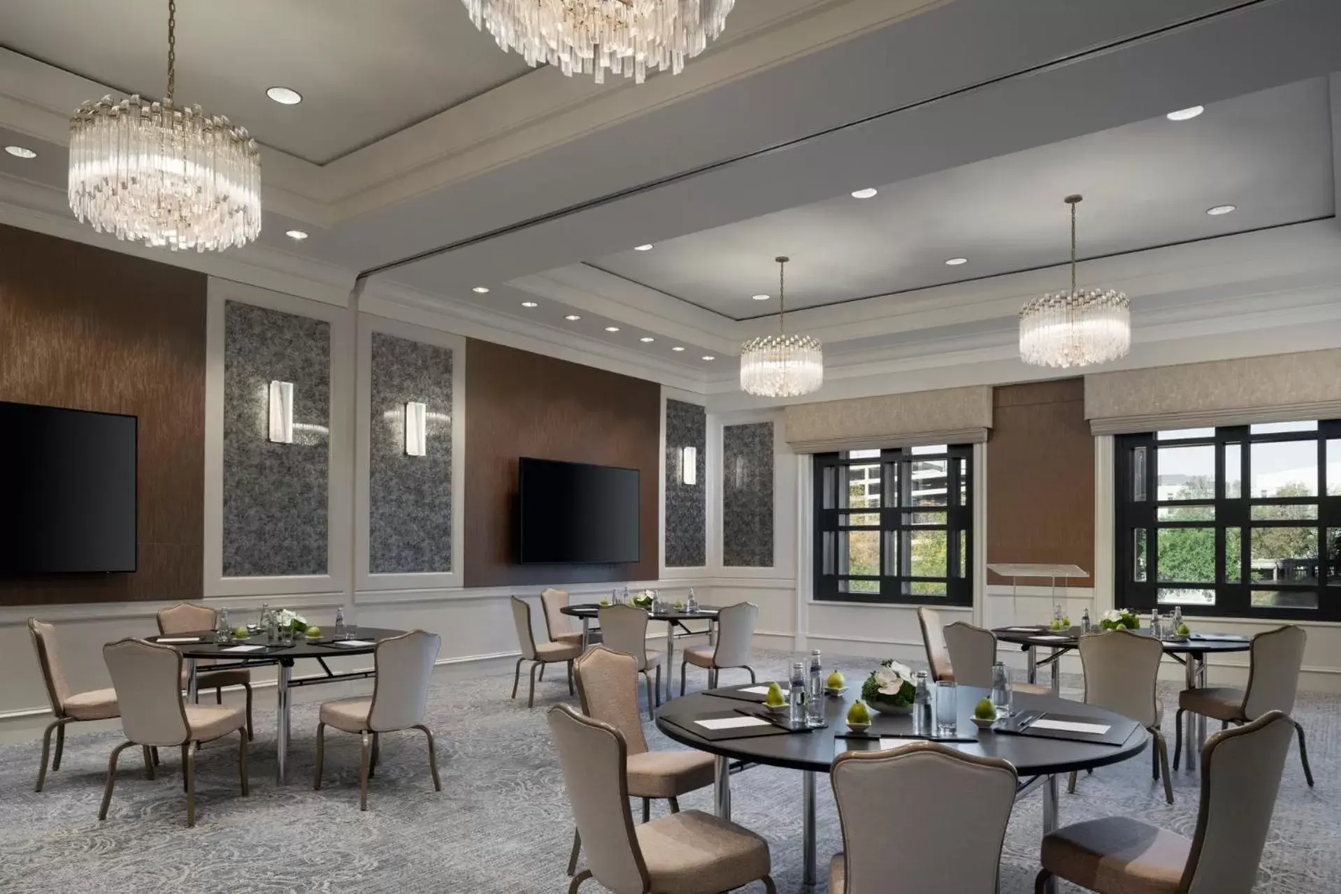 Meeting/conference room, Restaurant/Places to Eat in Four Seasons Hotel Atlanta
