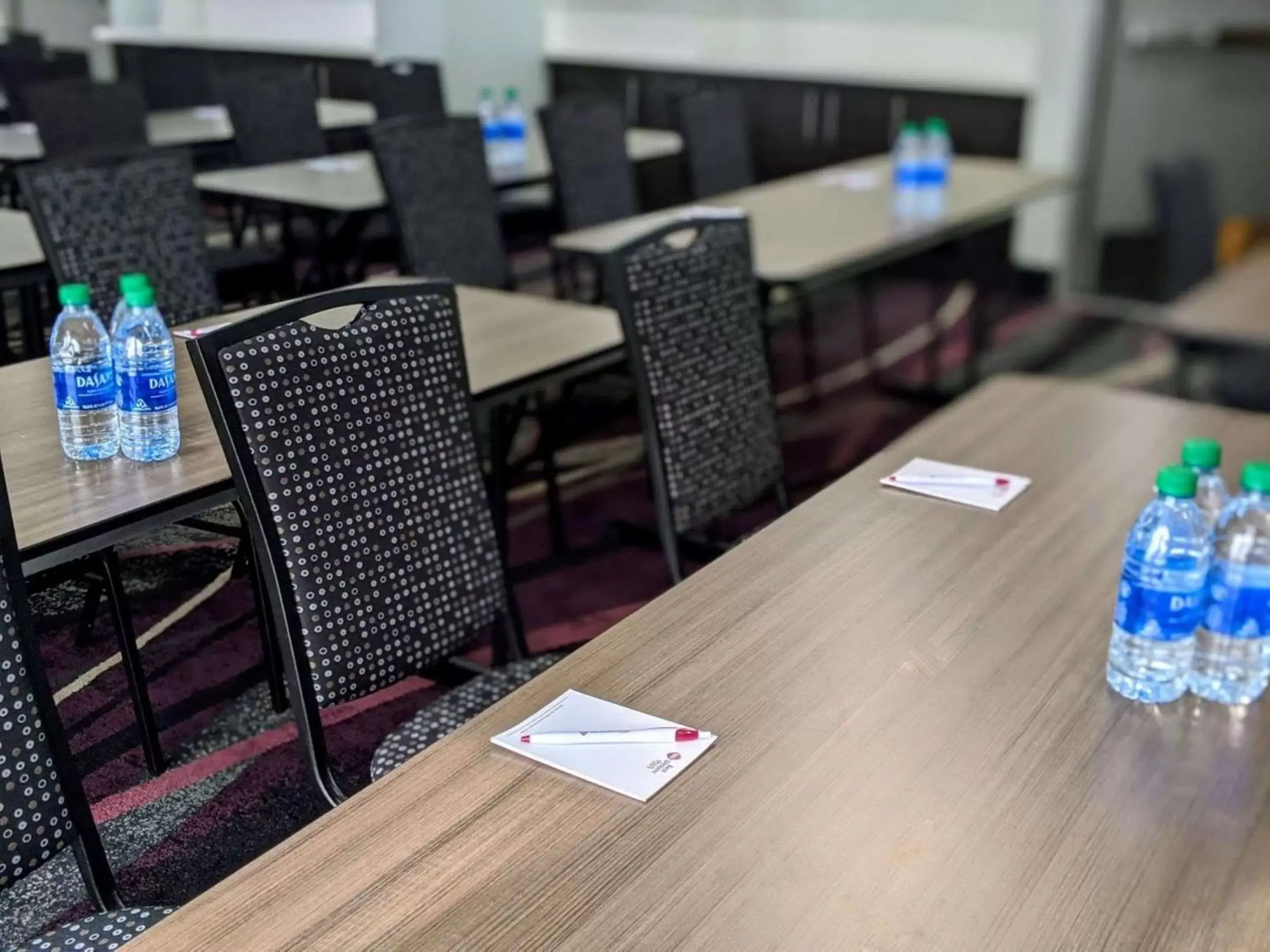 Meeting/conference room, Restaurant/Places to Eat in Best Western Plus Commerce Hotel